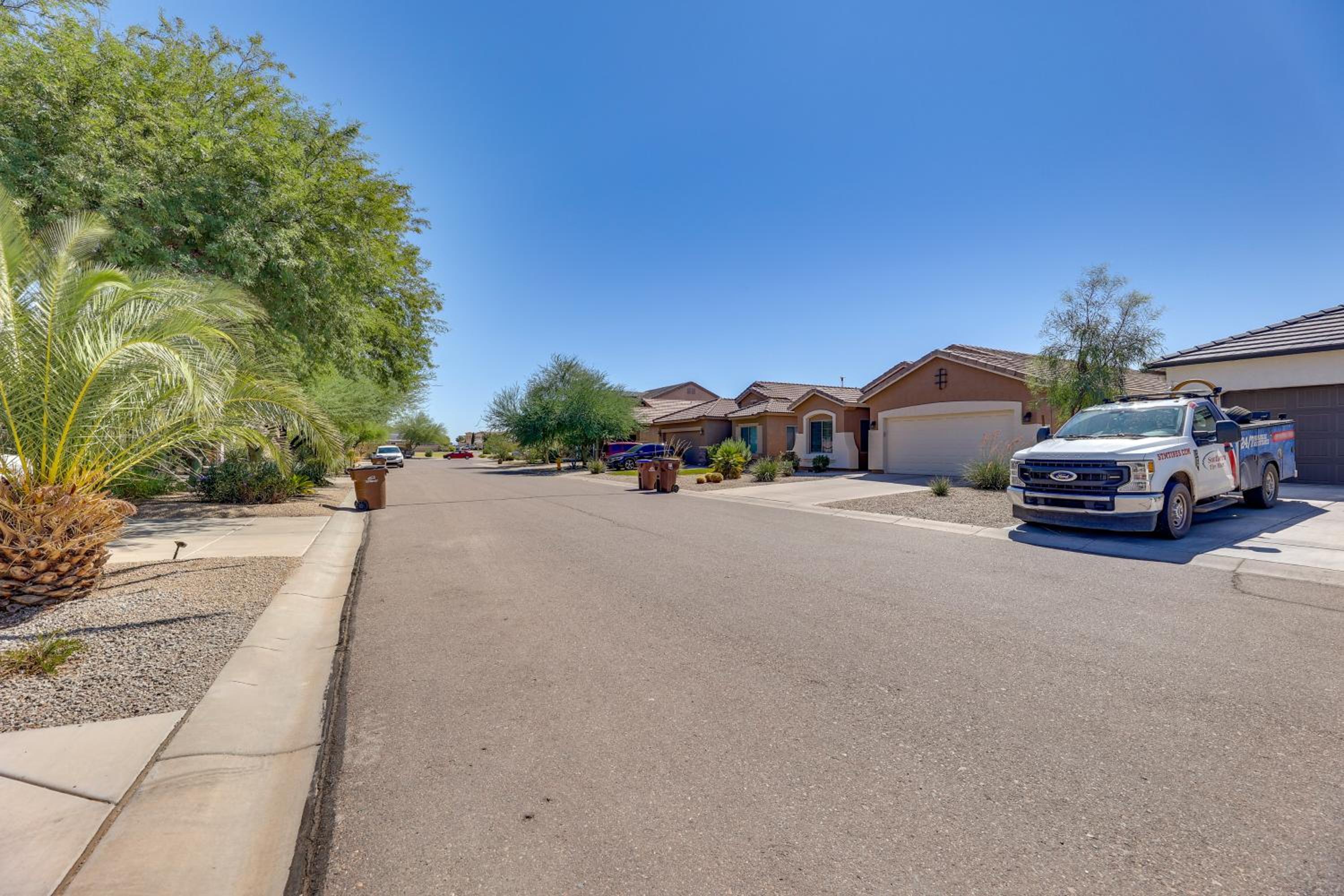 Suburban Family Home 7 Mi to Poston Butte Preserve