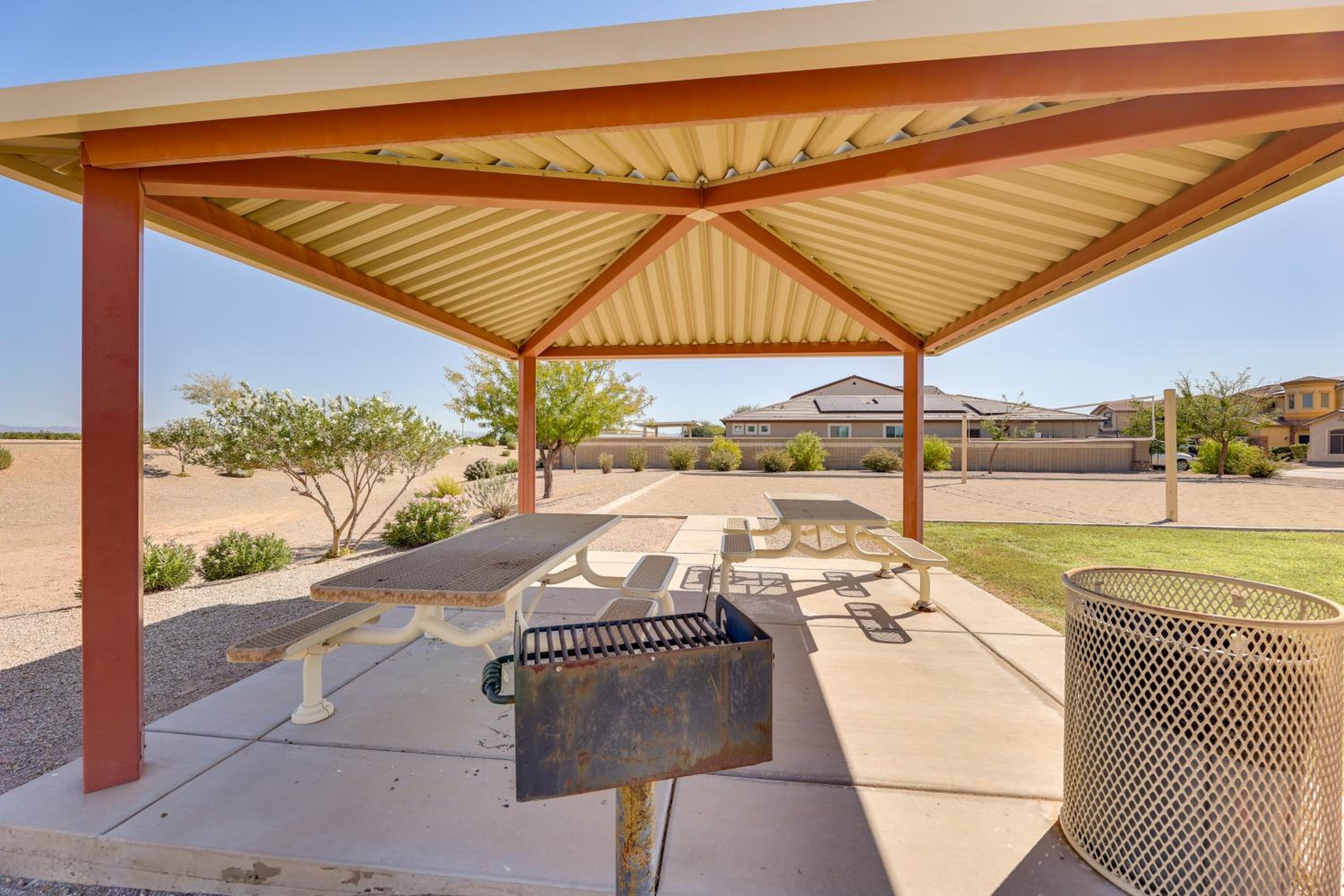 Suburban Family Home 7 Mi to Poston Butte Preserve