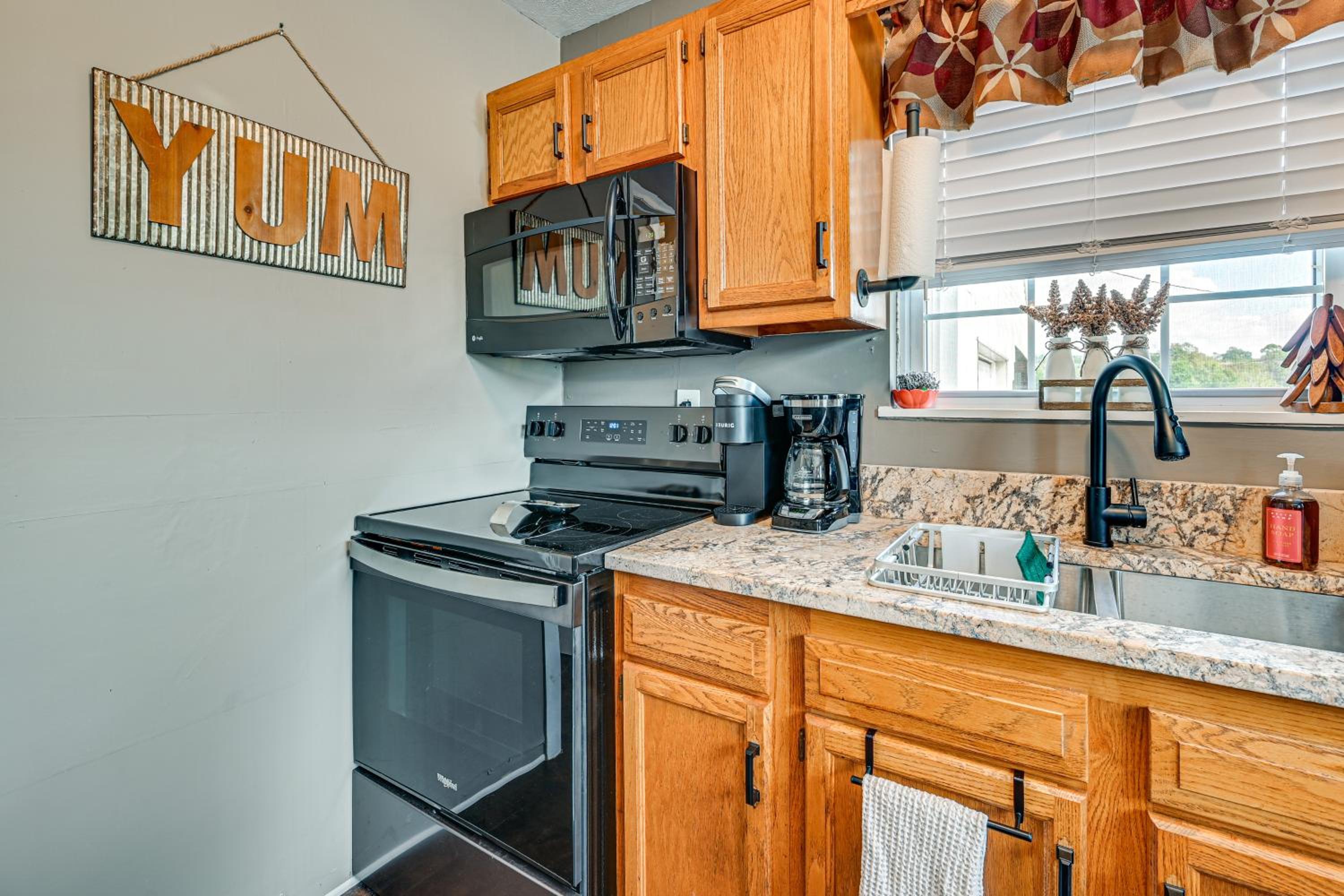 5 Mi to Dtwn Somerset! Country Retreat with Gazebo