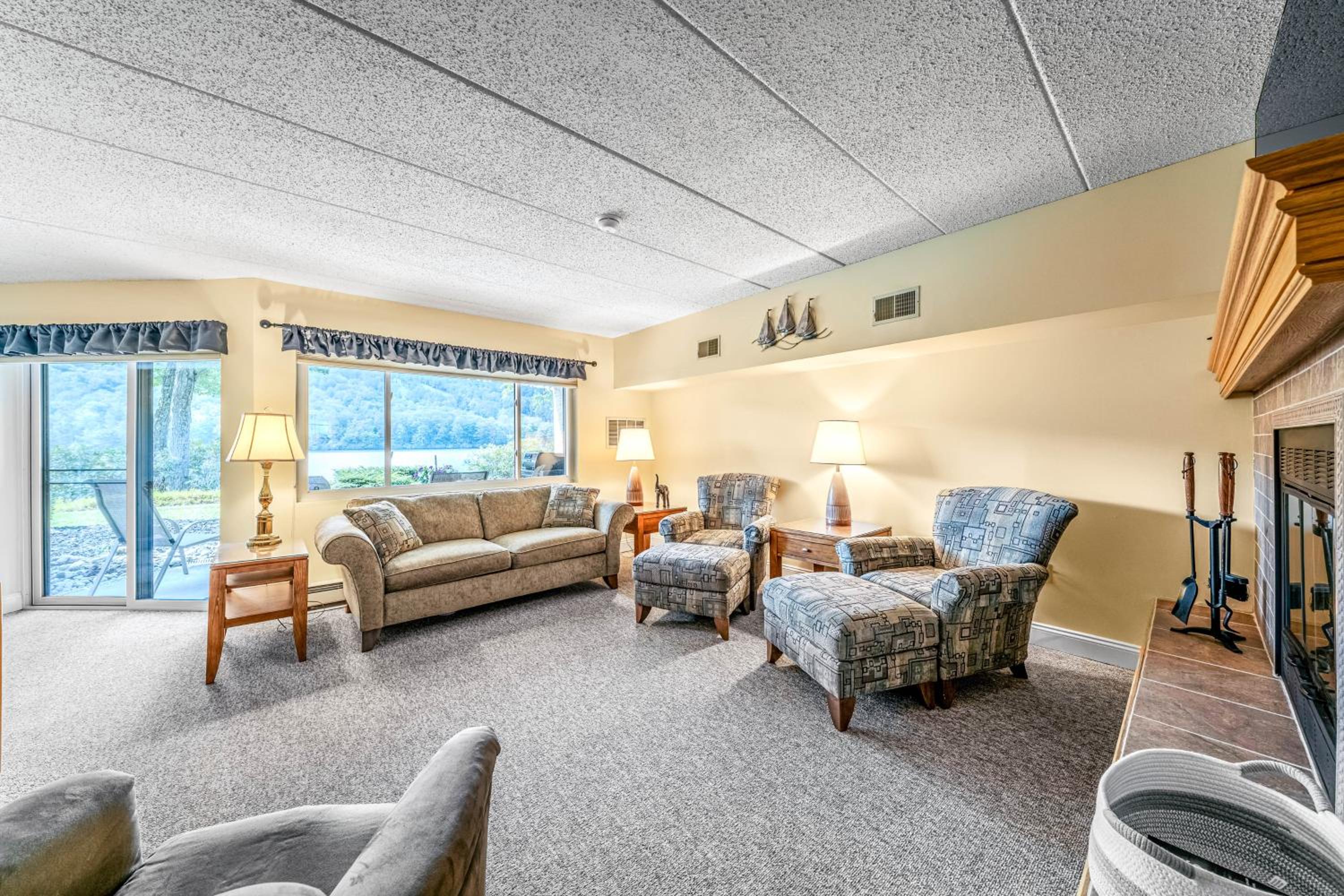 Epic Views and Pool Access! Gem on Big Boulder Lake