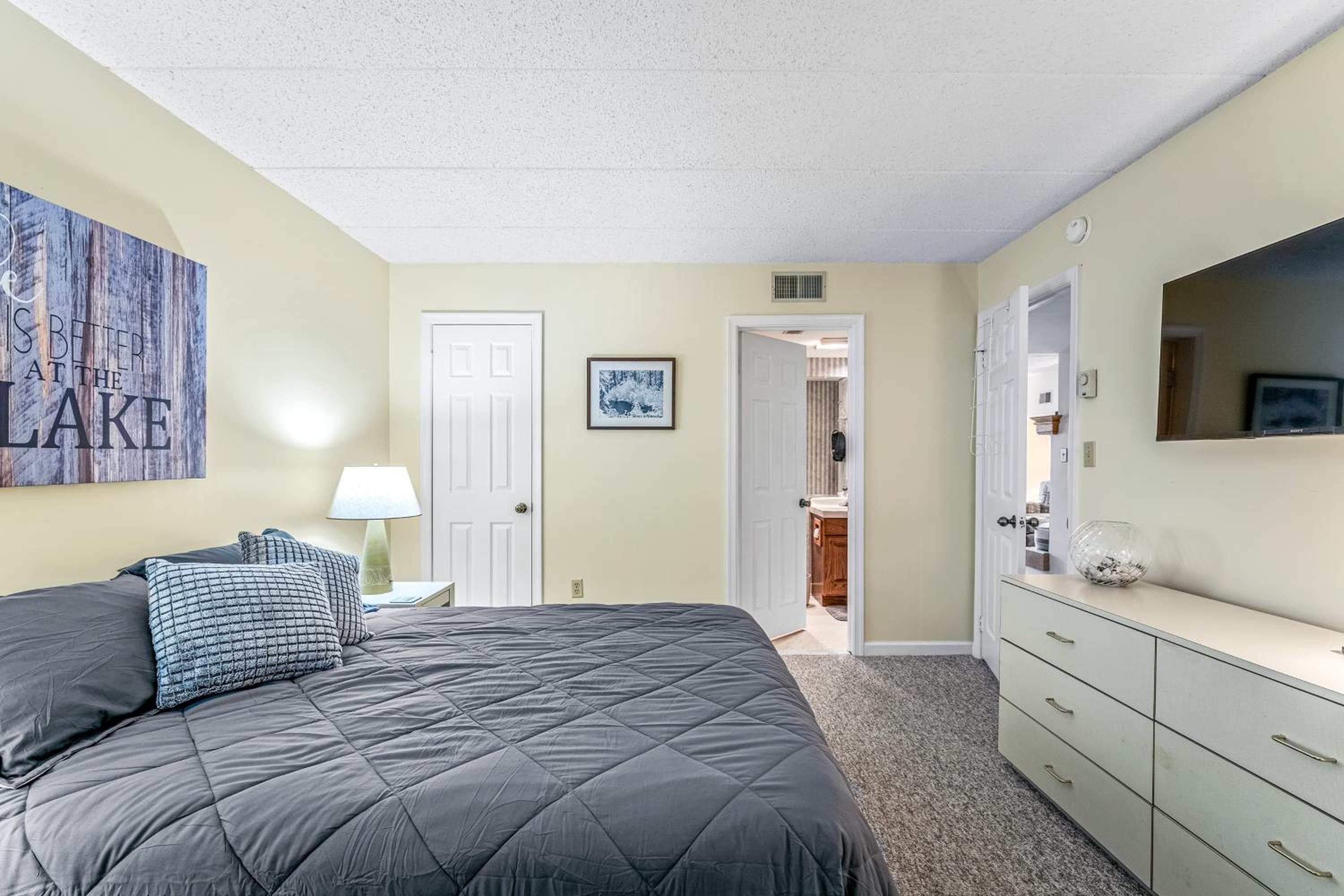 Epic Views and Pool Access! Gem on Big Boulder Lake