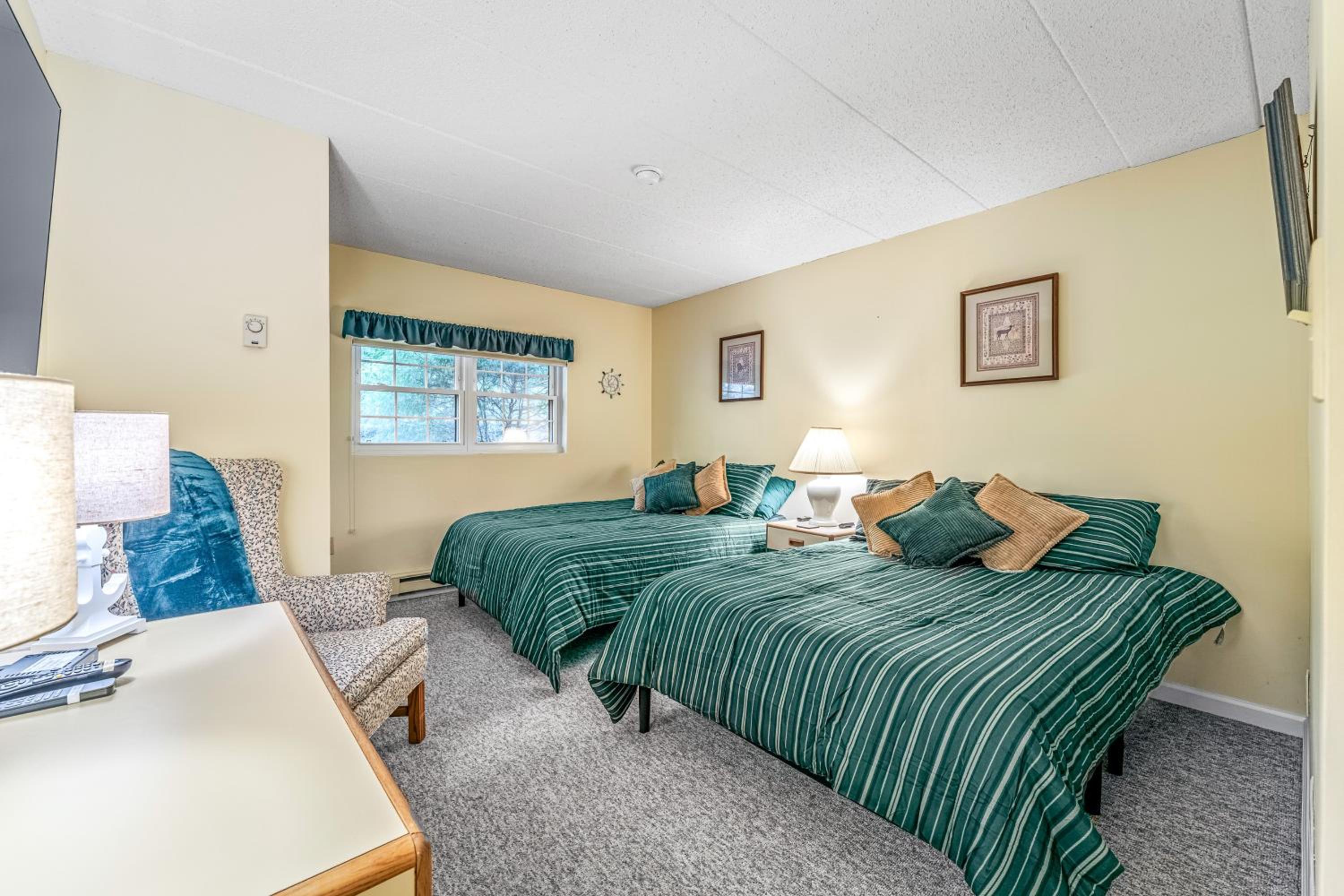 Epic Views and Pool Access! Gem on Big Boulder Lake