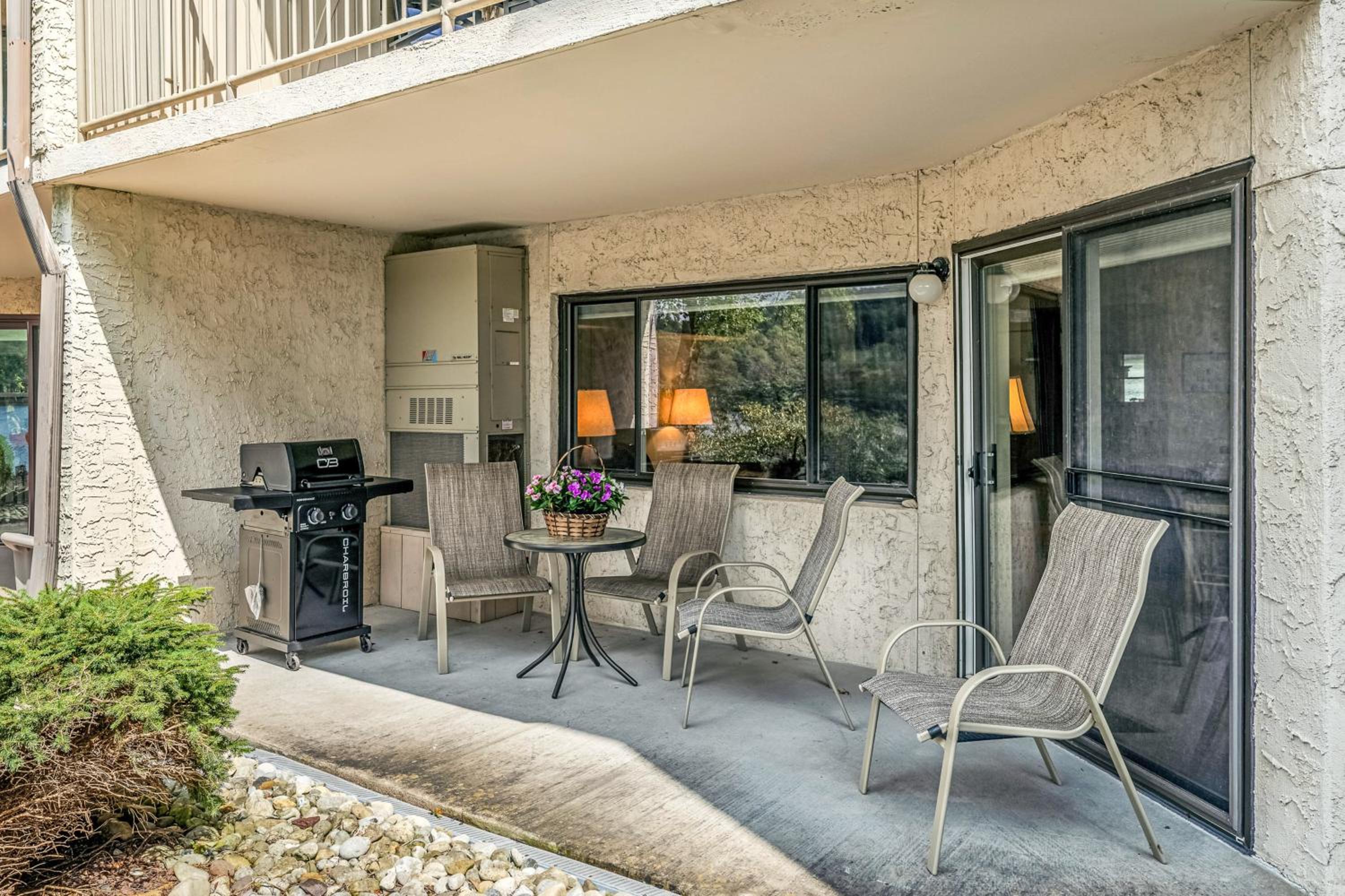 Epic Views and Pool Access! Gem on Big Boulder Lake