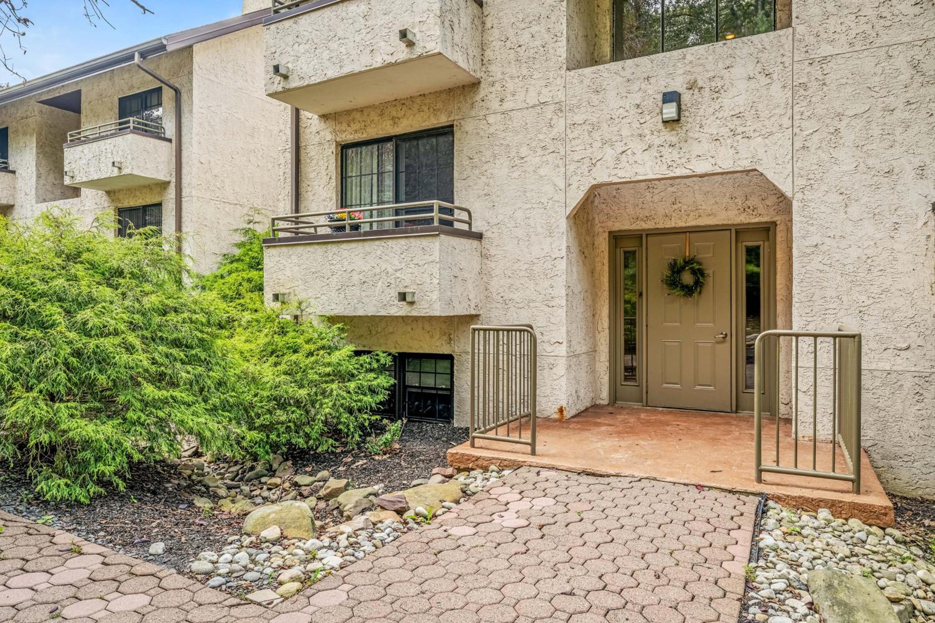 Epic Views and Pool Access! Gem on Big Boulder Lake