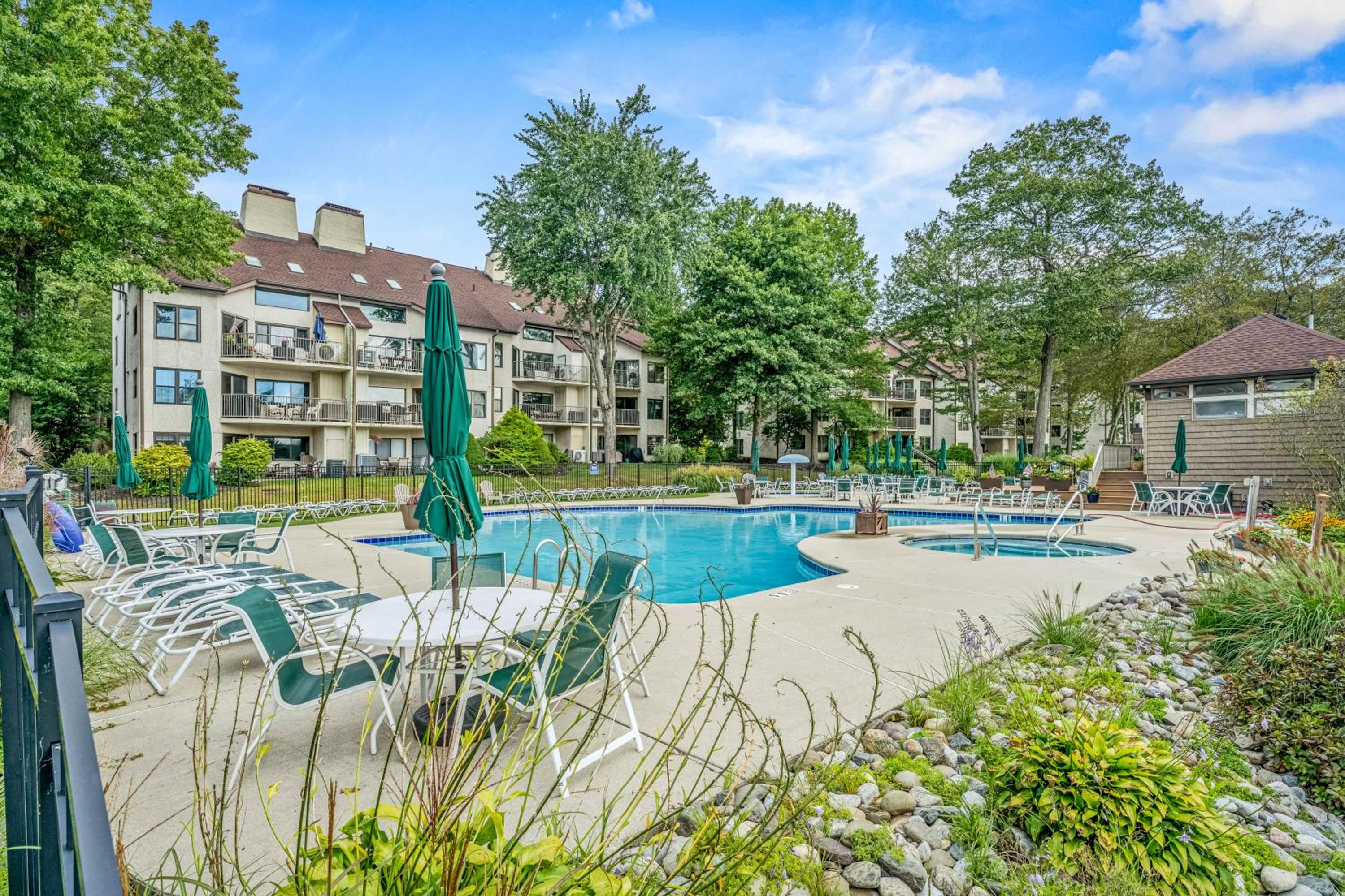 Epic Views and Pool Access! Gem on Big Boulder Lake