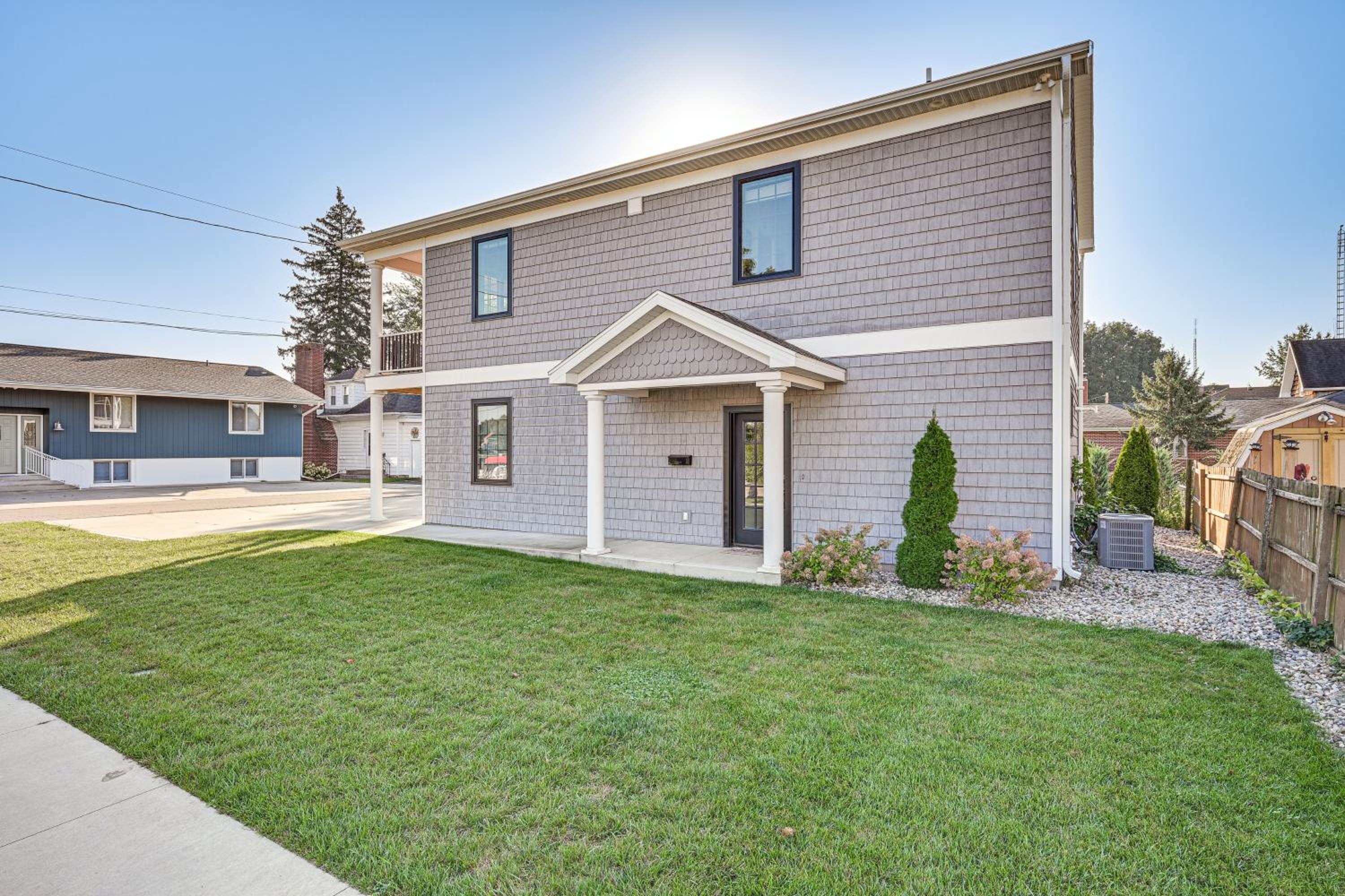 Walk to Dtwn Syracuse Private Lake-View Home