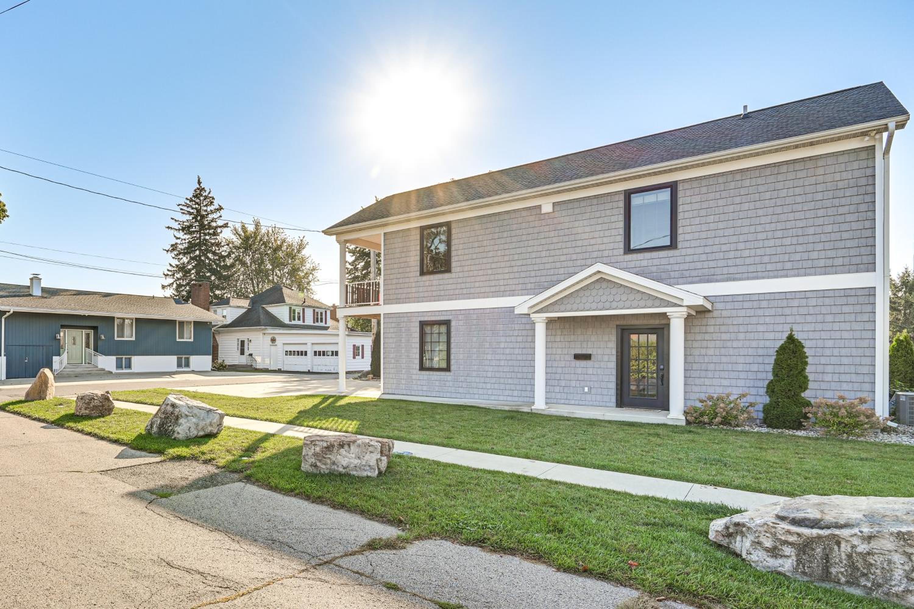 Walk to Dtwn Syracuse Private Lake-View Home