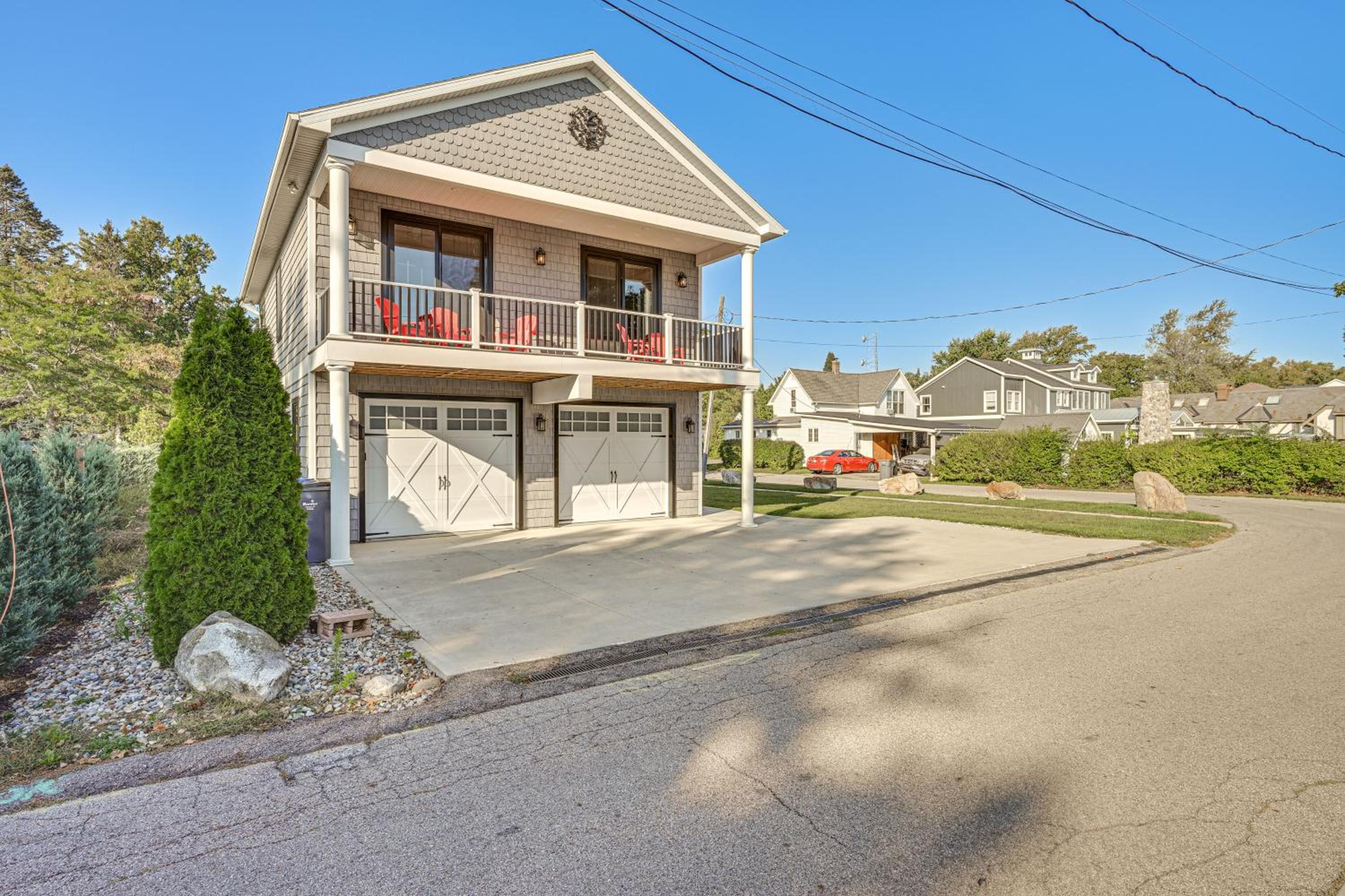 Walk to Dtwn Syracuse Private Lake-View Home