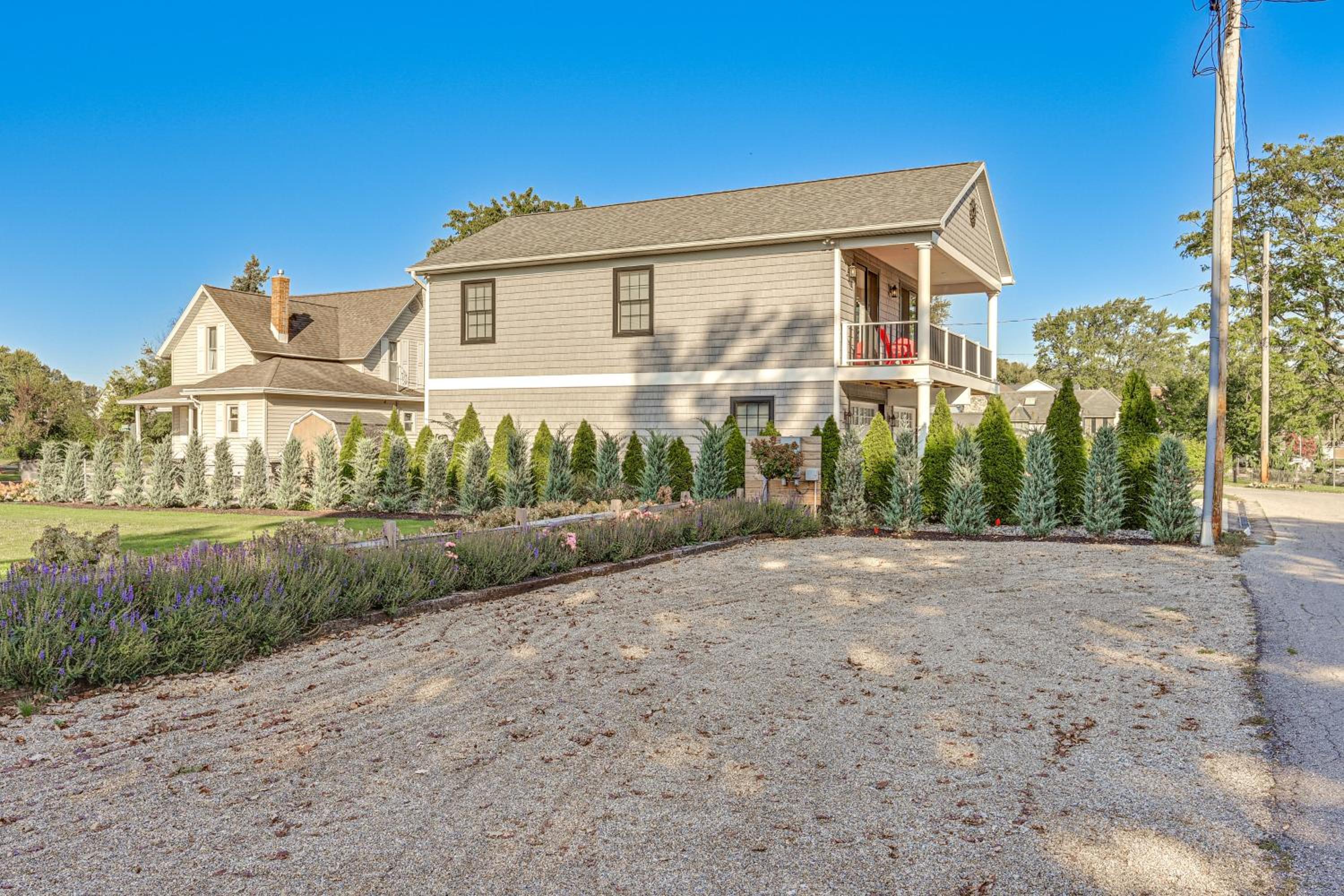 Walk to Dtwn Syracuse Private Lake-View Home