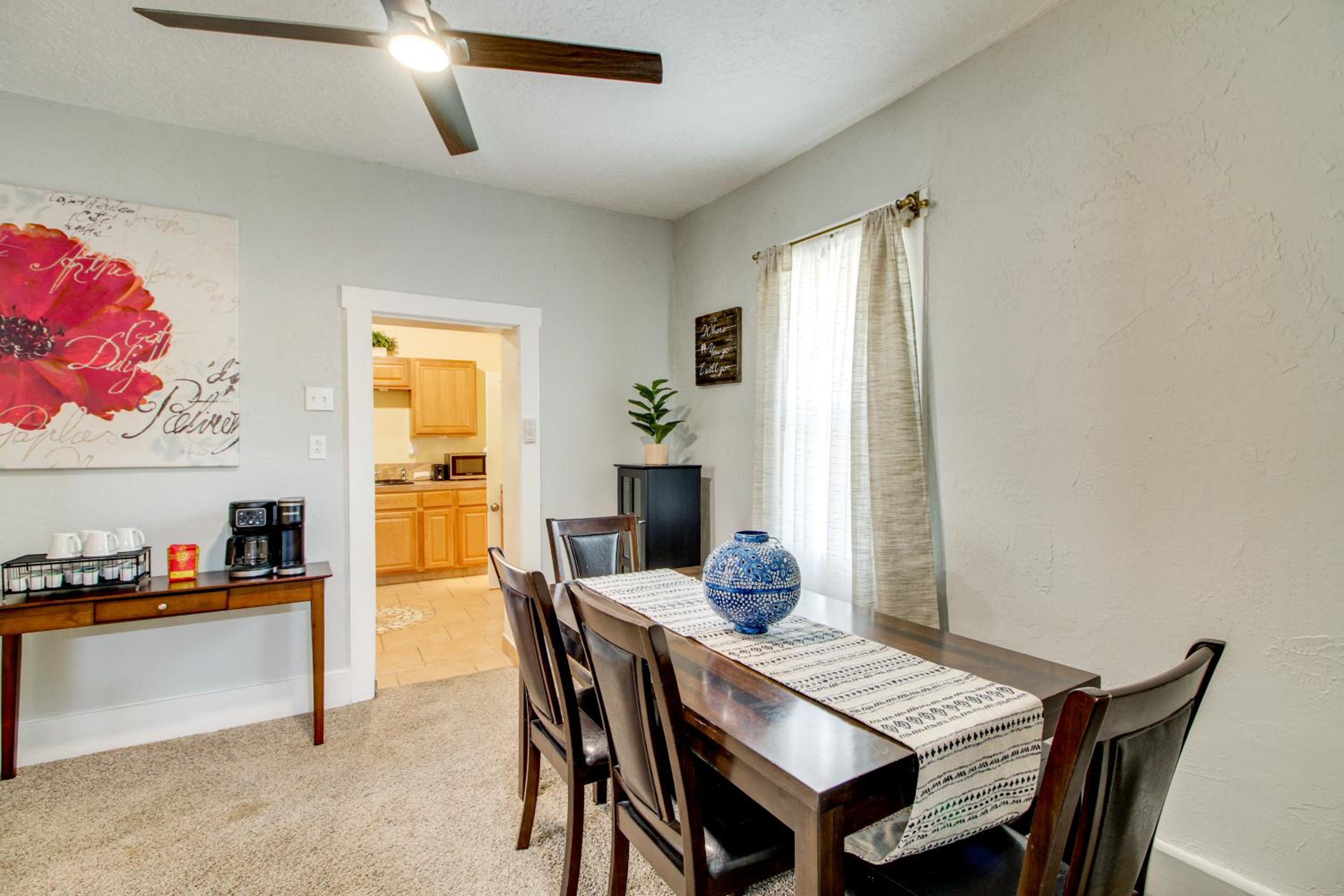 1 Mi to Old Town Albuquerque! Dog-Friendly Home