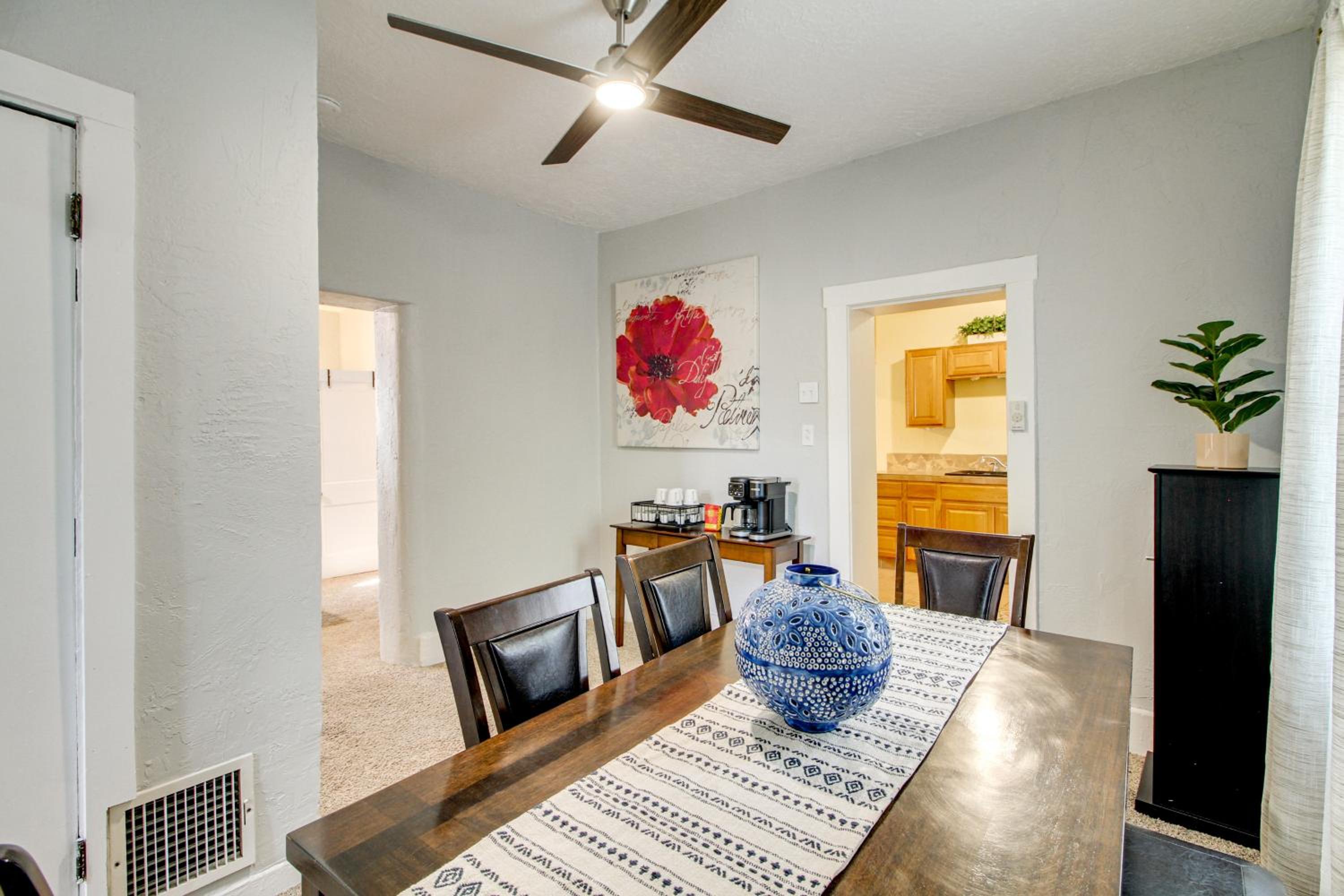 1 Mi to Old Town Albuquerque! Dog-Friendly Home