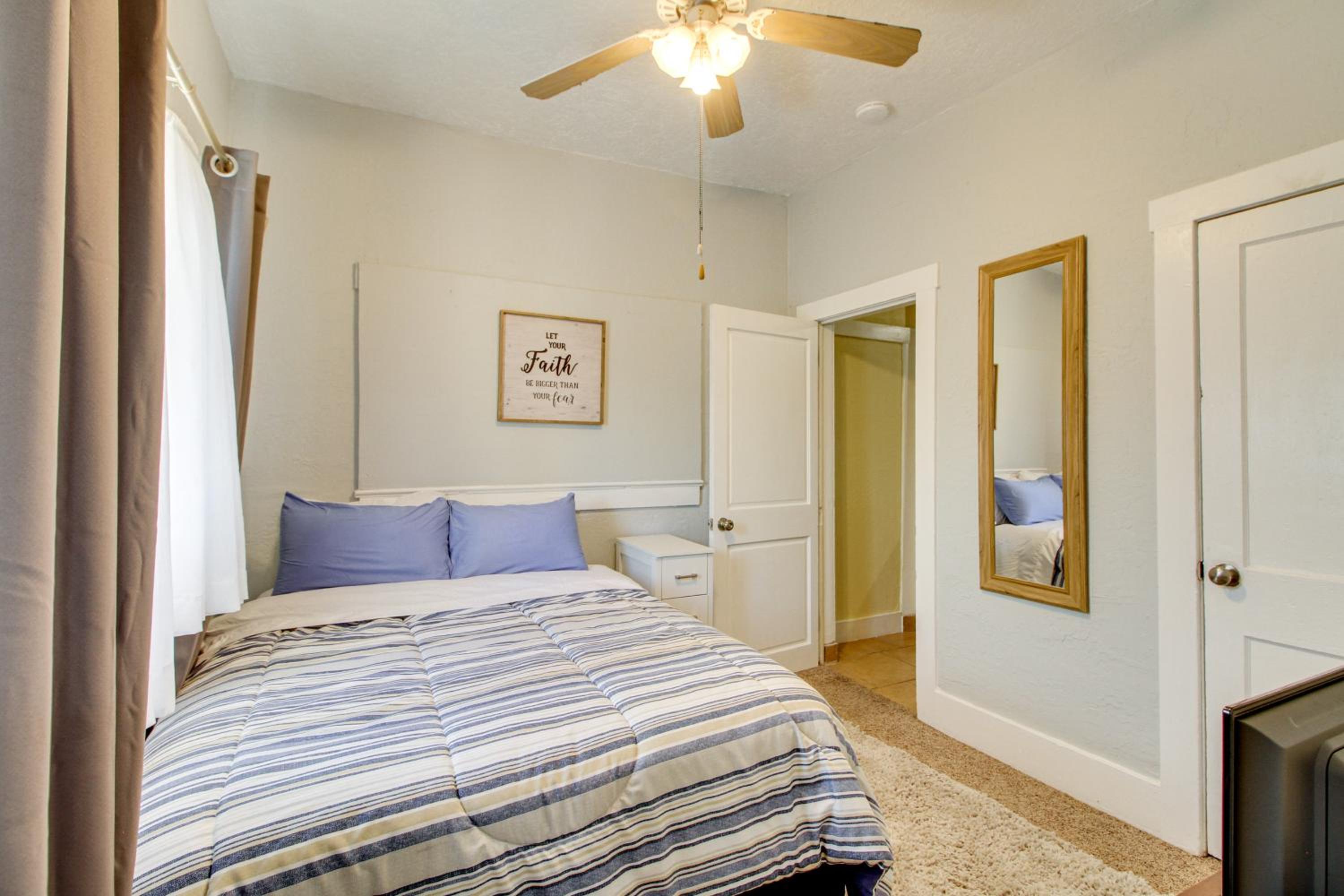 1 Mi to Old Town Albuquerque! Dog-Friendly Home