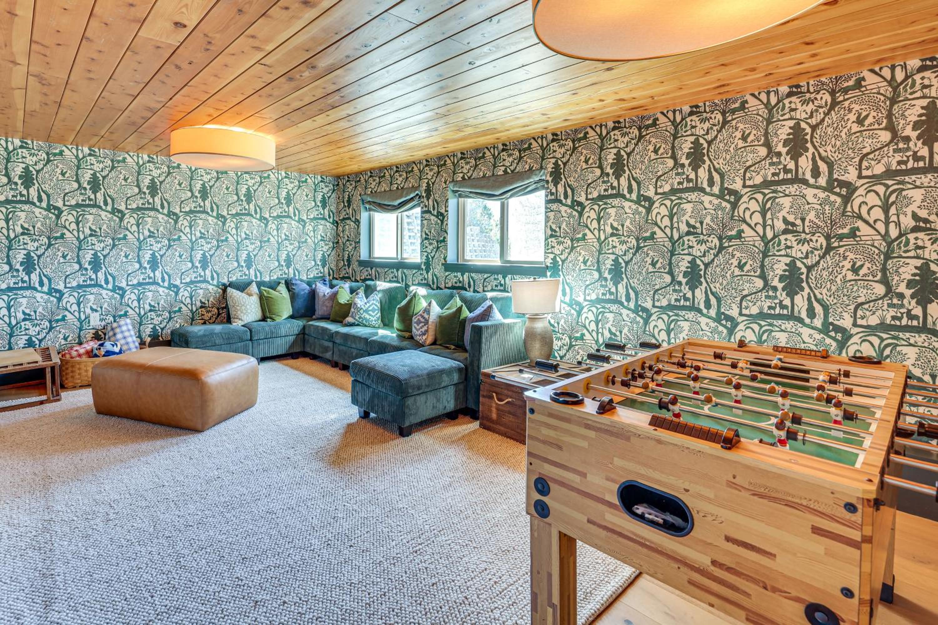 Endless Mtn Views! Group Ski Lodge at Sugar Bowl