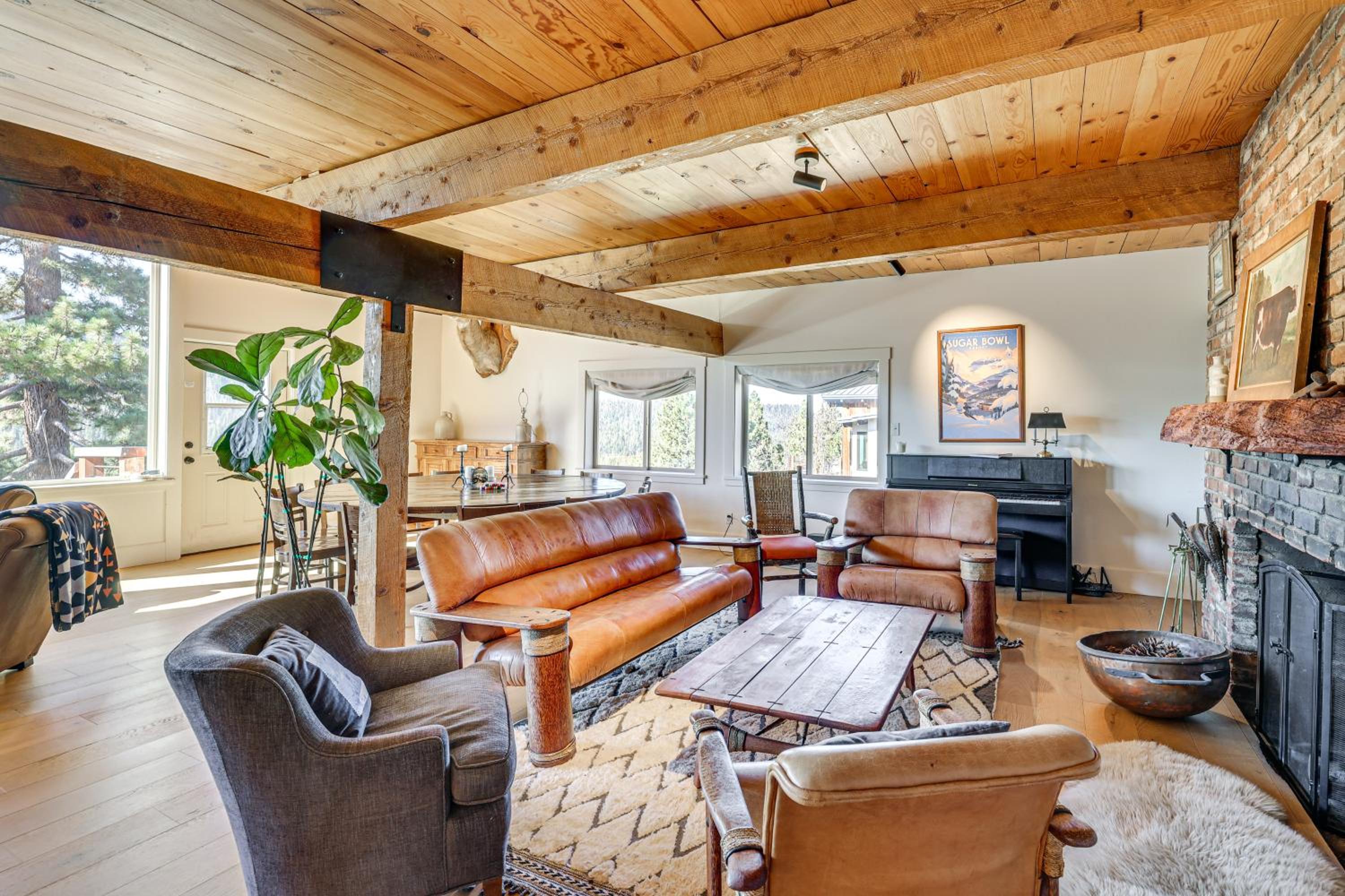 Endless Mtn Views! Group Ski Lodge at Sugar Bowl
