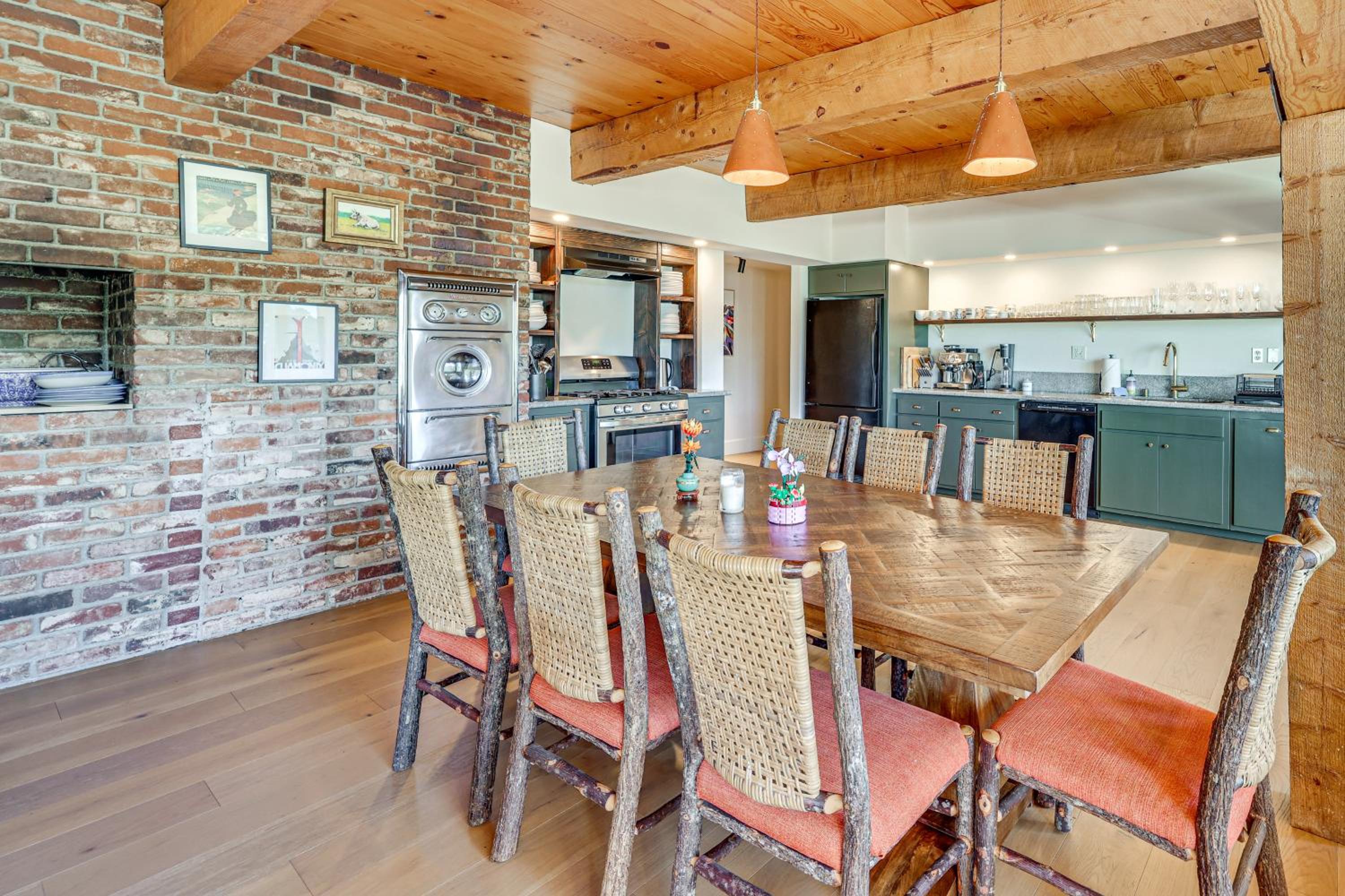 Endless Mtn Views! Group Ski Lodge at Sugar Bowl