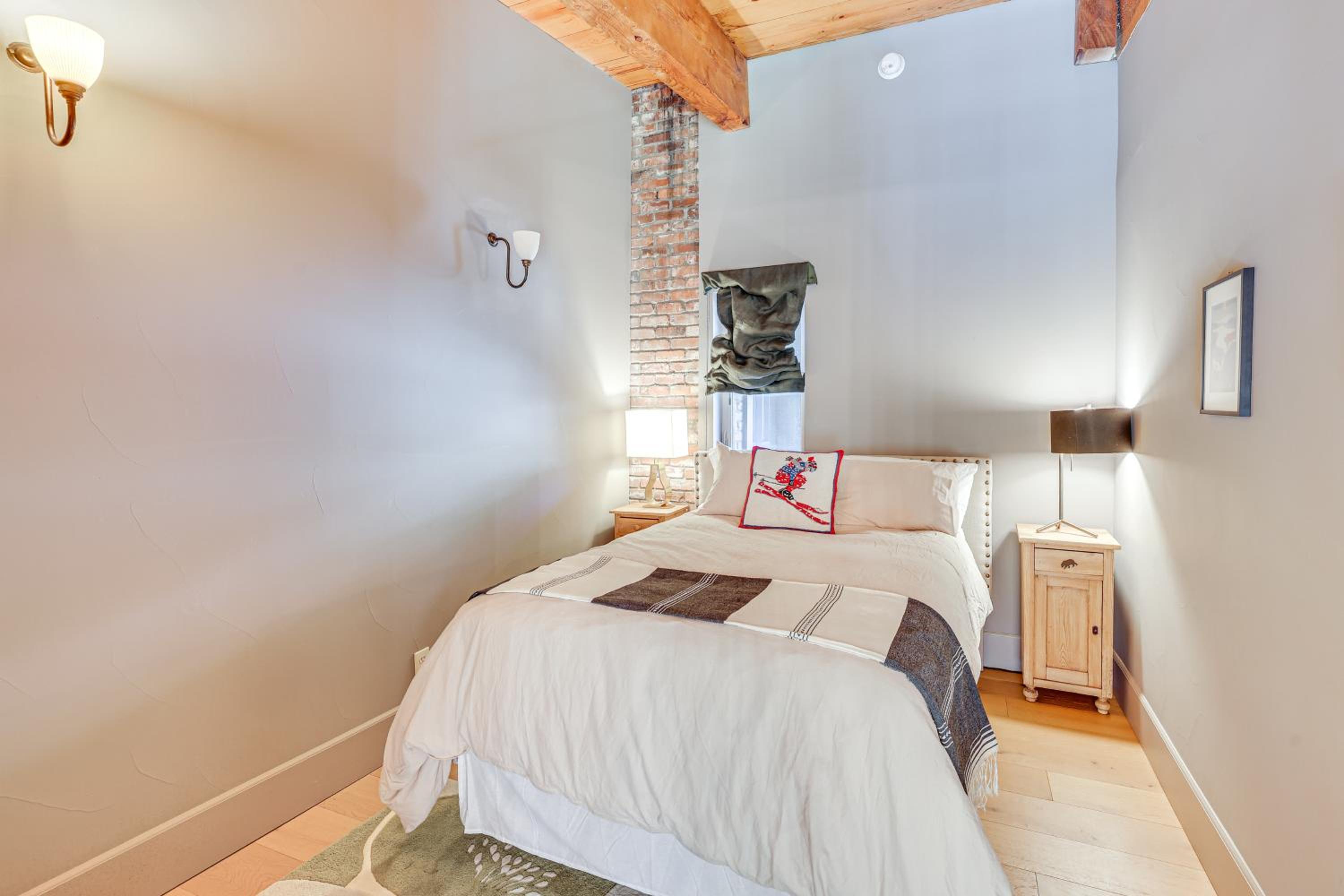 Endless Mtn Views! Group Ski Lodge at Sugar Bowl
