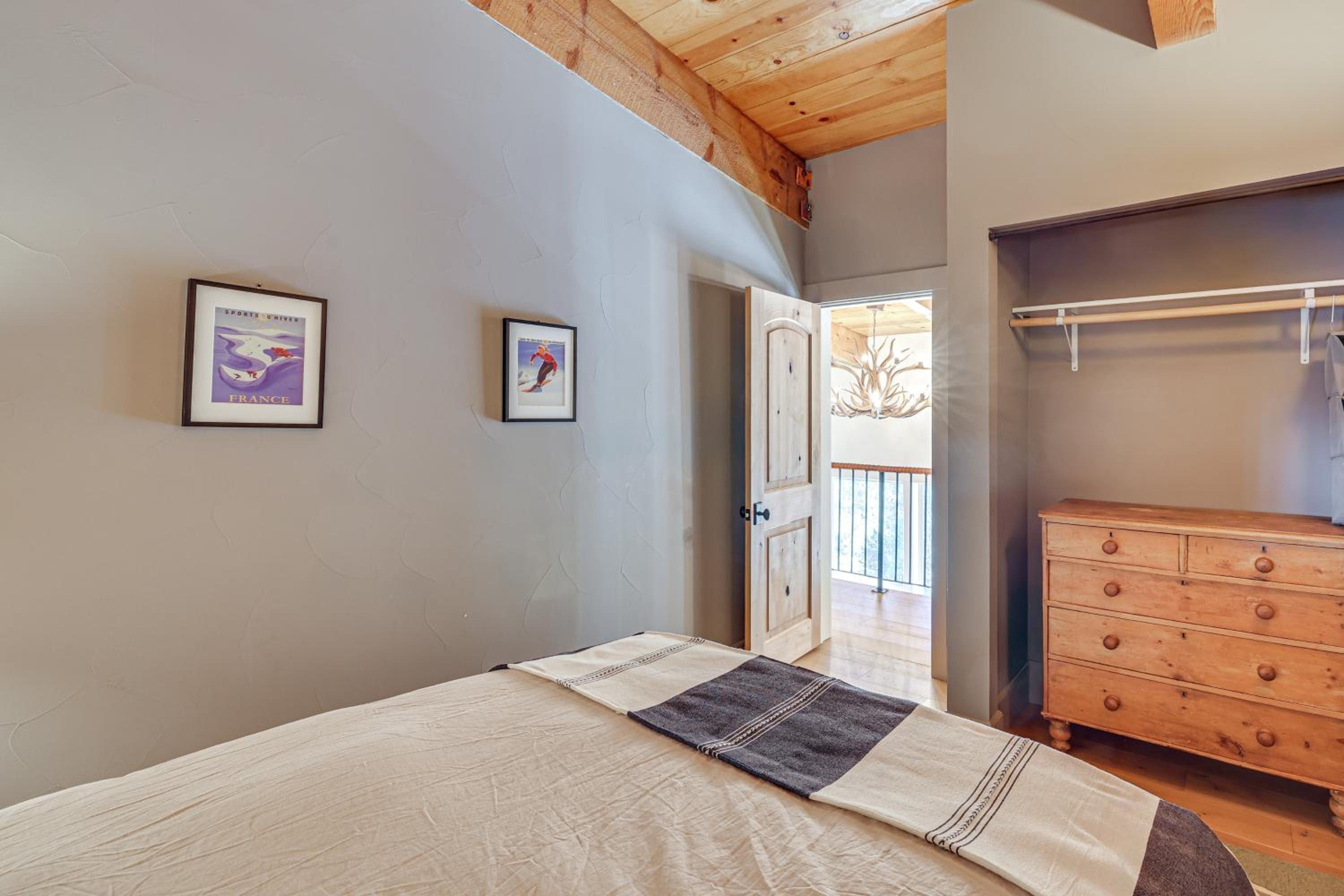 Endless Mtn Views! Group Ski Lodge at Sugar Bowl