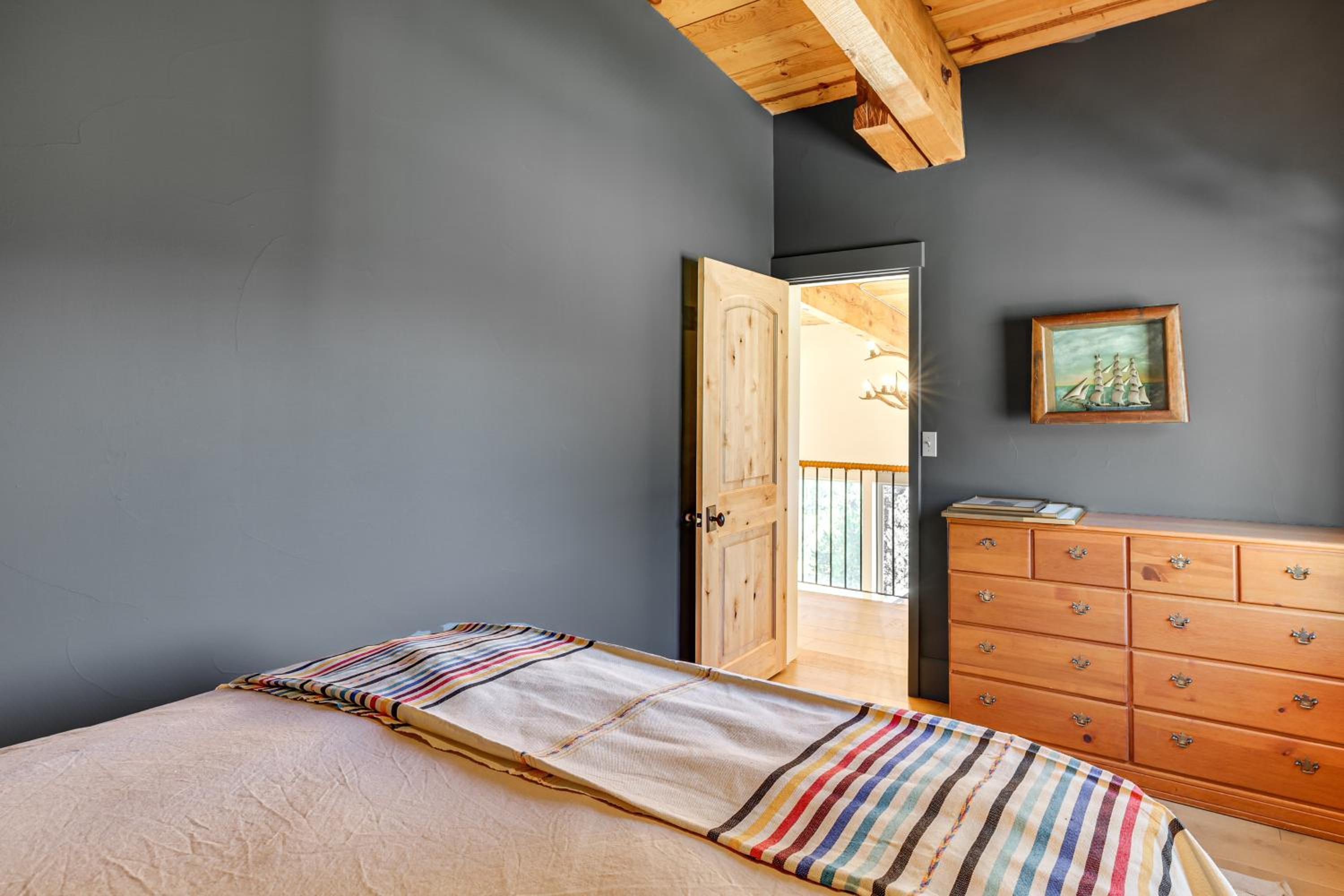 Endless Mtn Views! Group Ski Lodge at Sugar Bowl