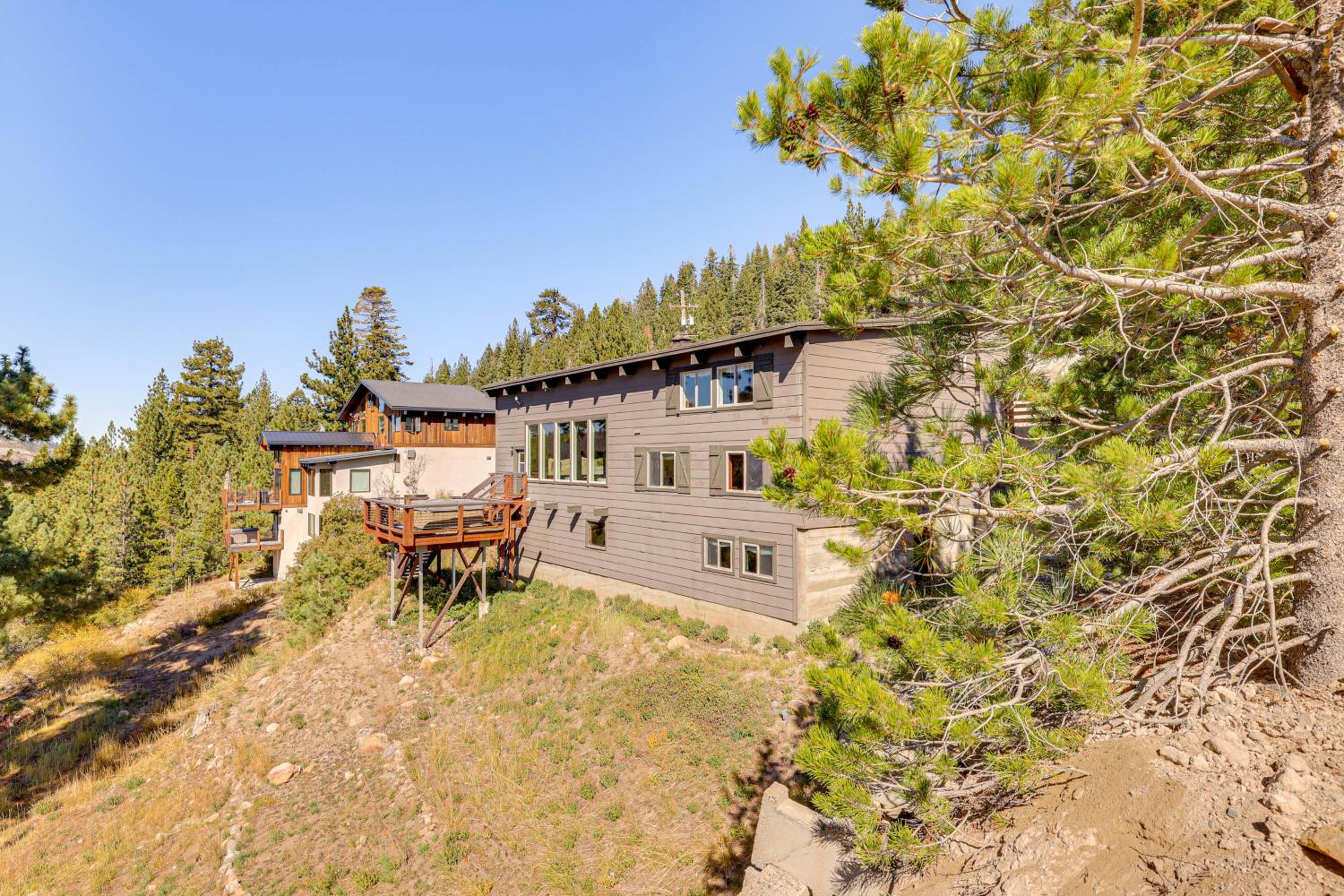 Endless Mtn Views! Group Ski Lodge at Sugar Bowl