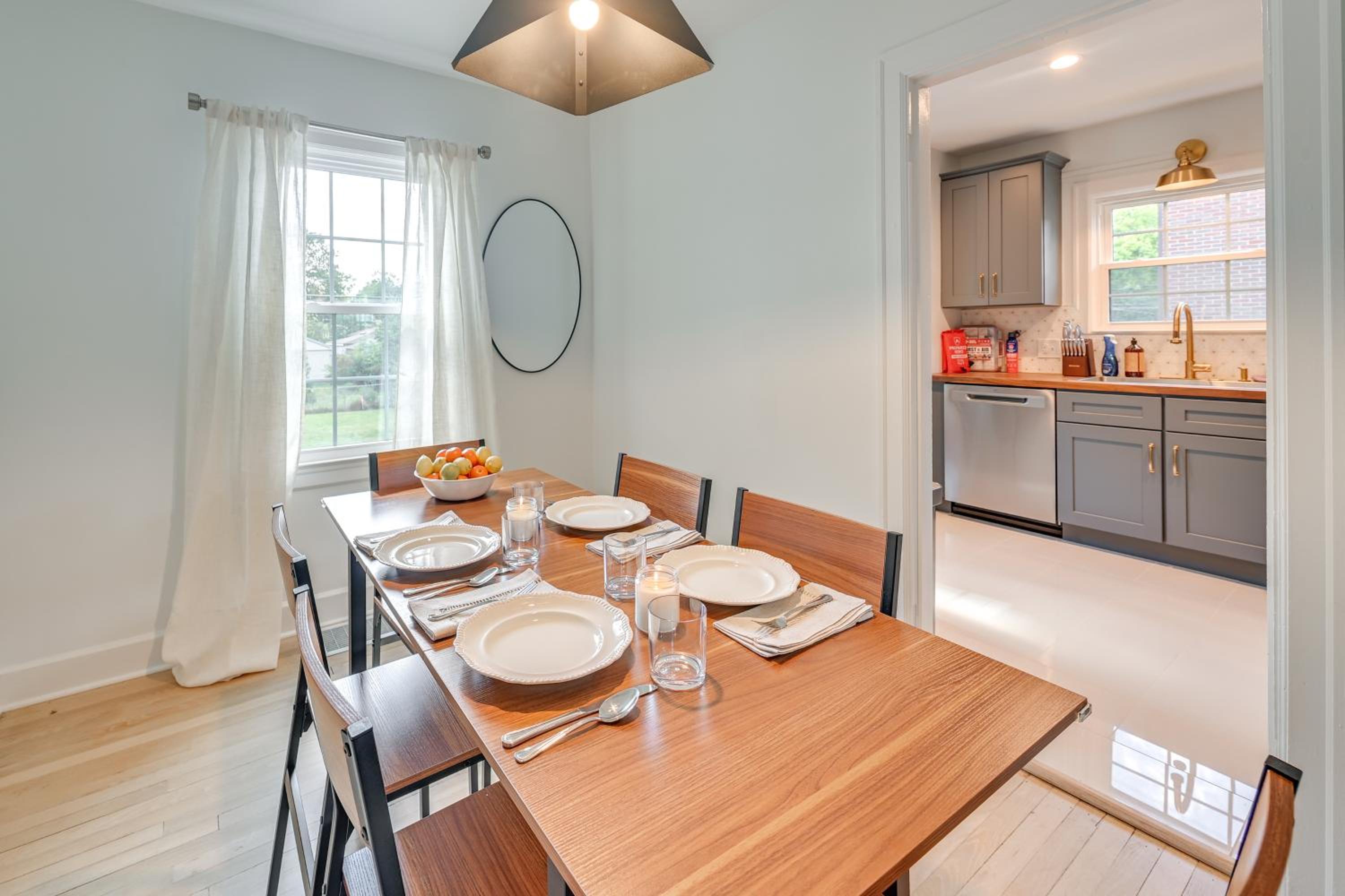 3 Mi to Dtwn Updated Home with Hot Tub in Lexington