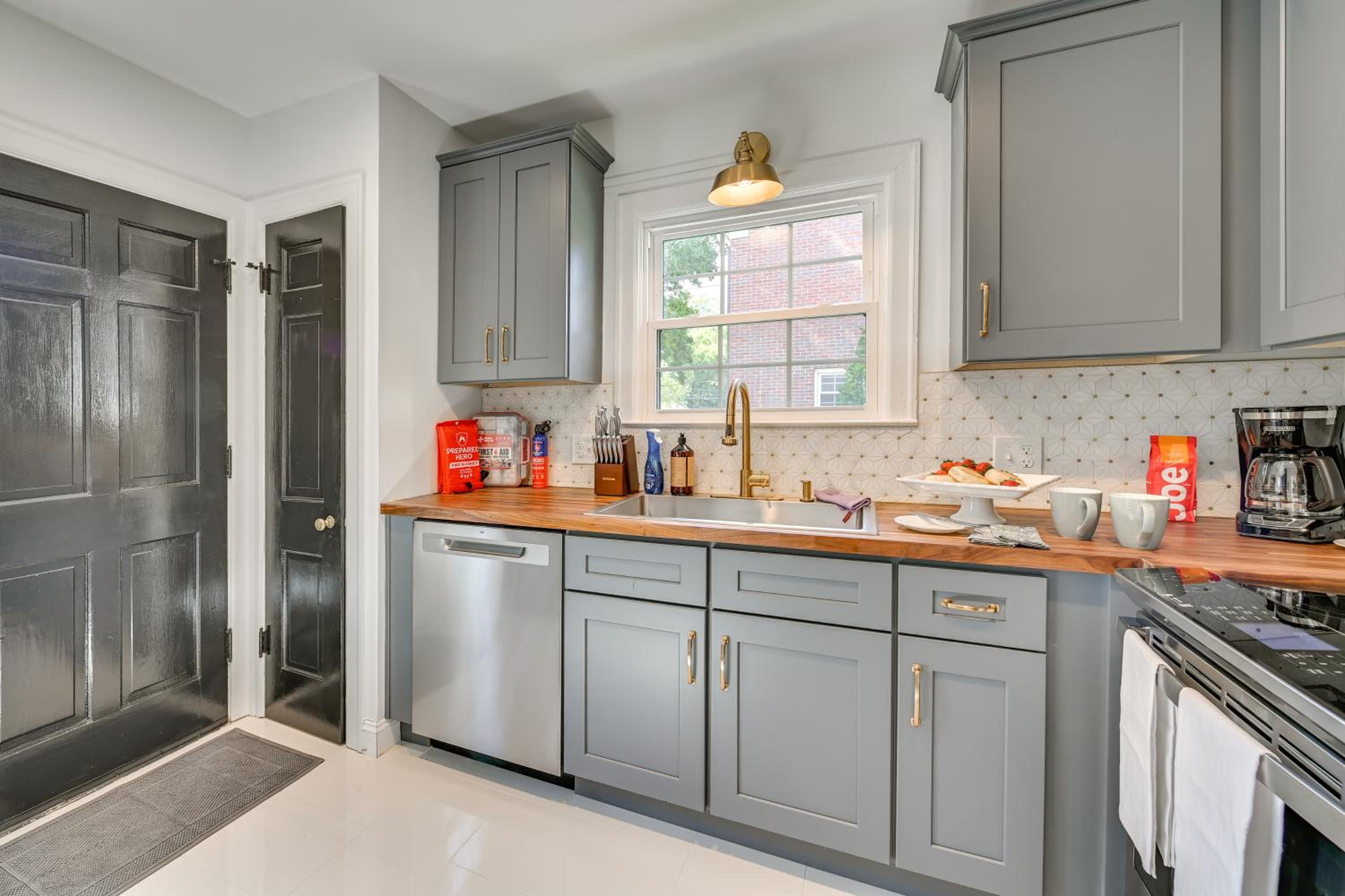 3 Mi to Dtwn Updated Home with Hot Tub in Lexington
