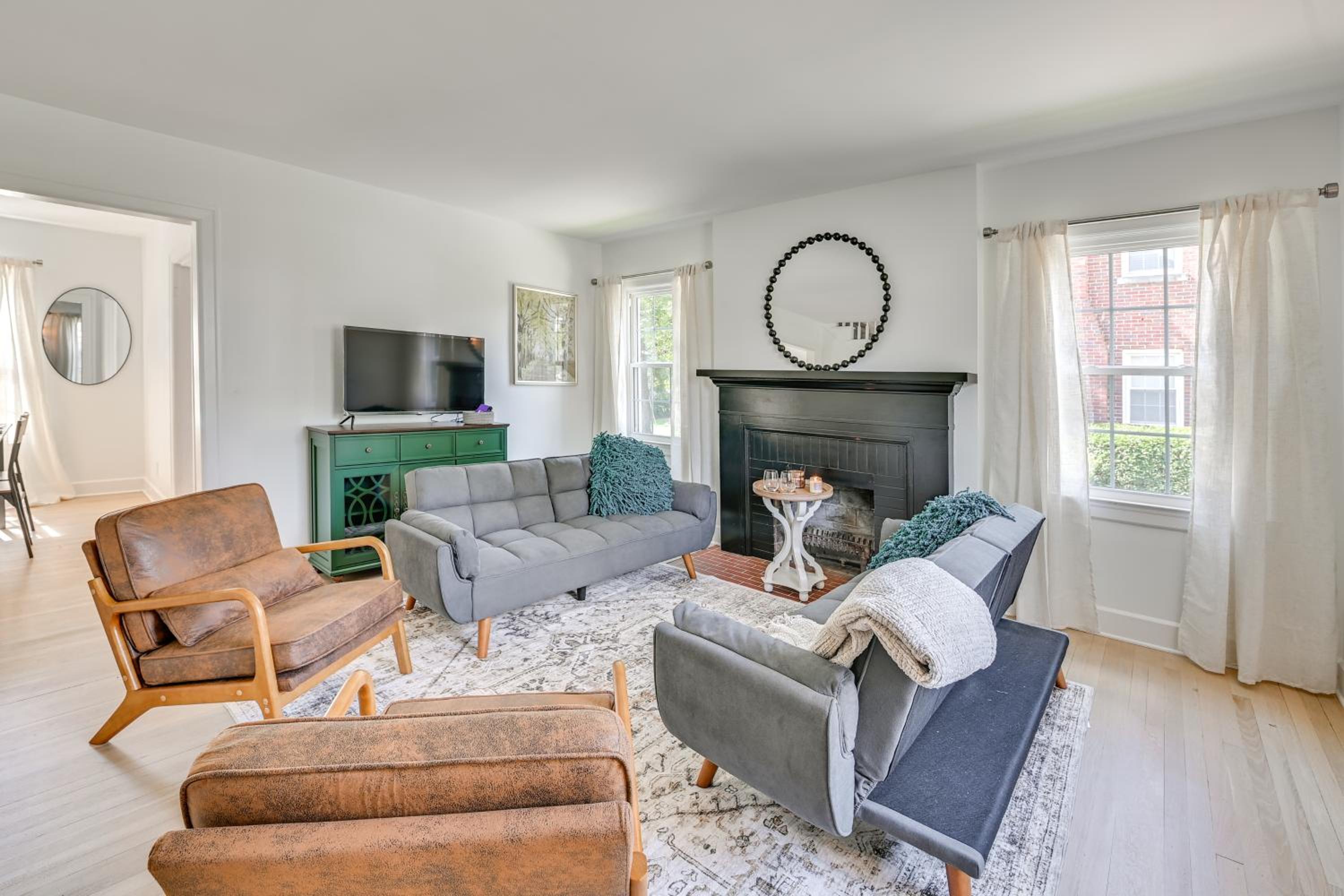 3 Mi to Dtwn Updated Home with Hot Tub in Lexington