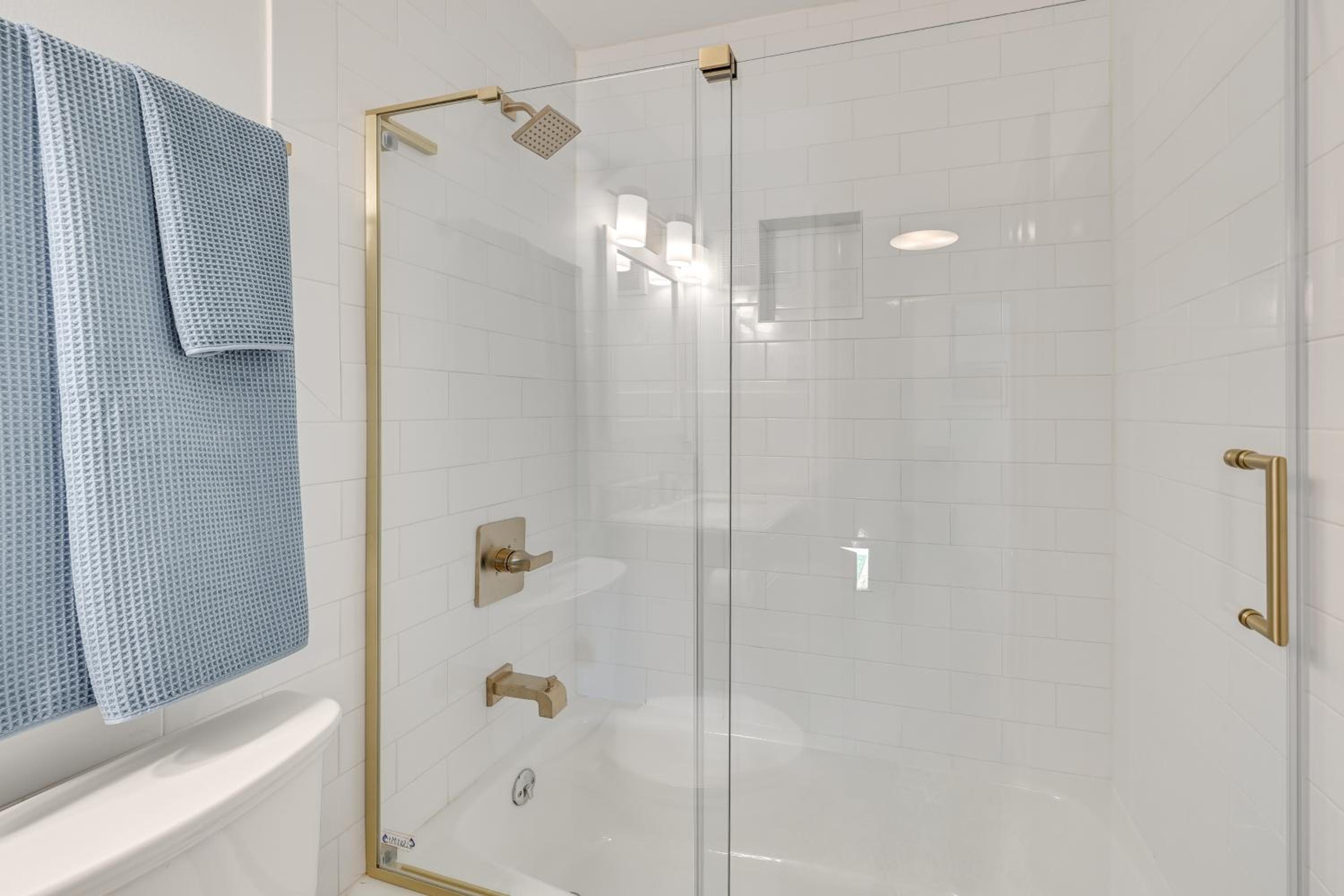 3 Mi to Dtwn Updated Home with Hot Tub in Lexington