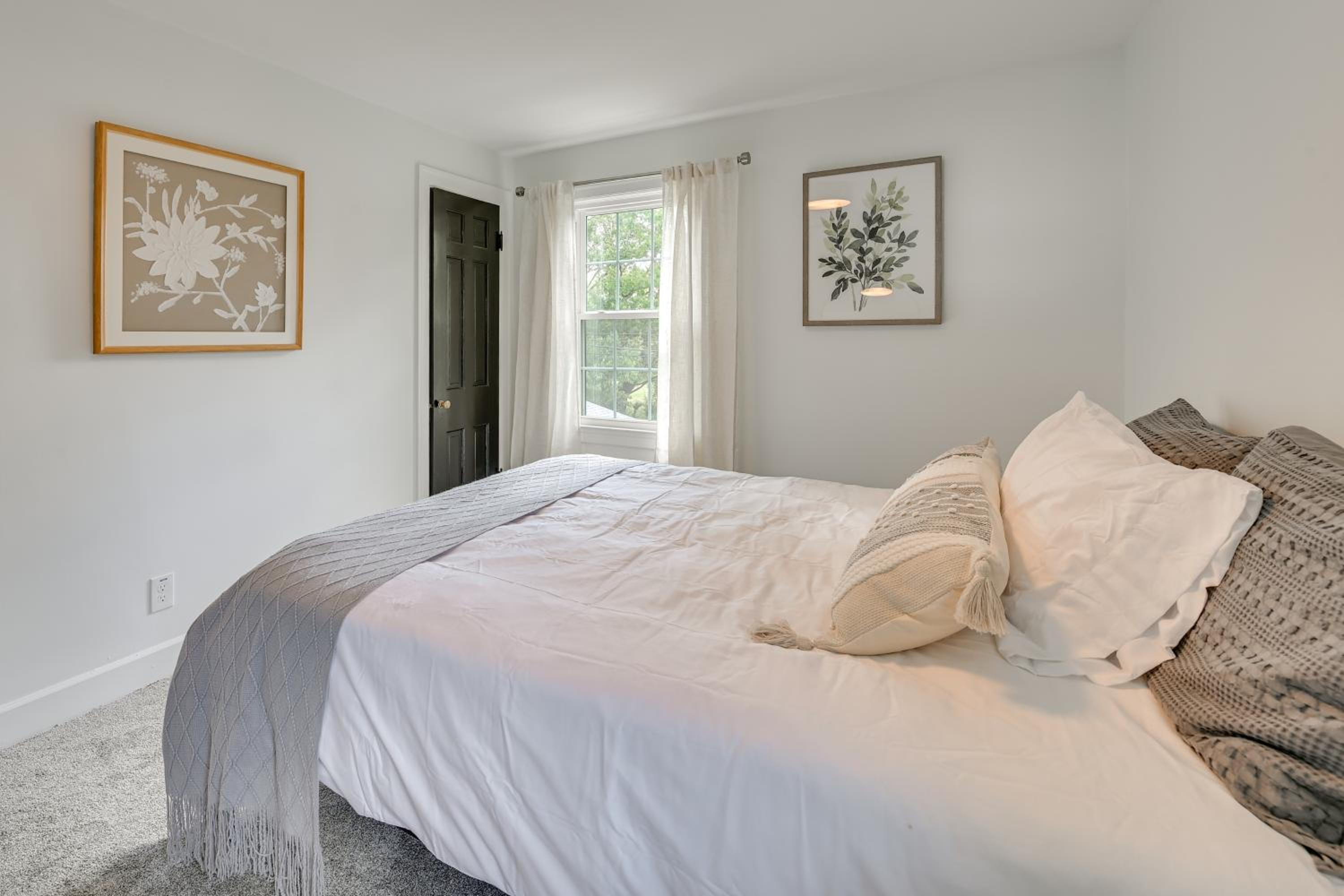3 Mi to Dtwn Updated Home with Hot Tub in Lexington