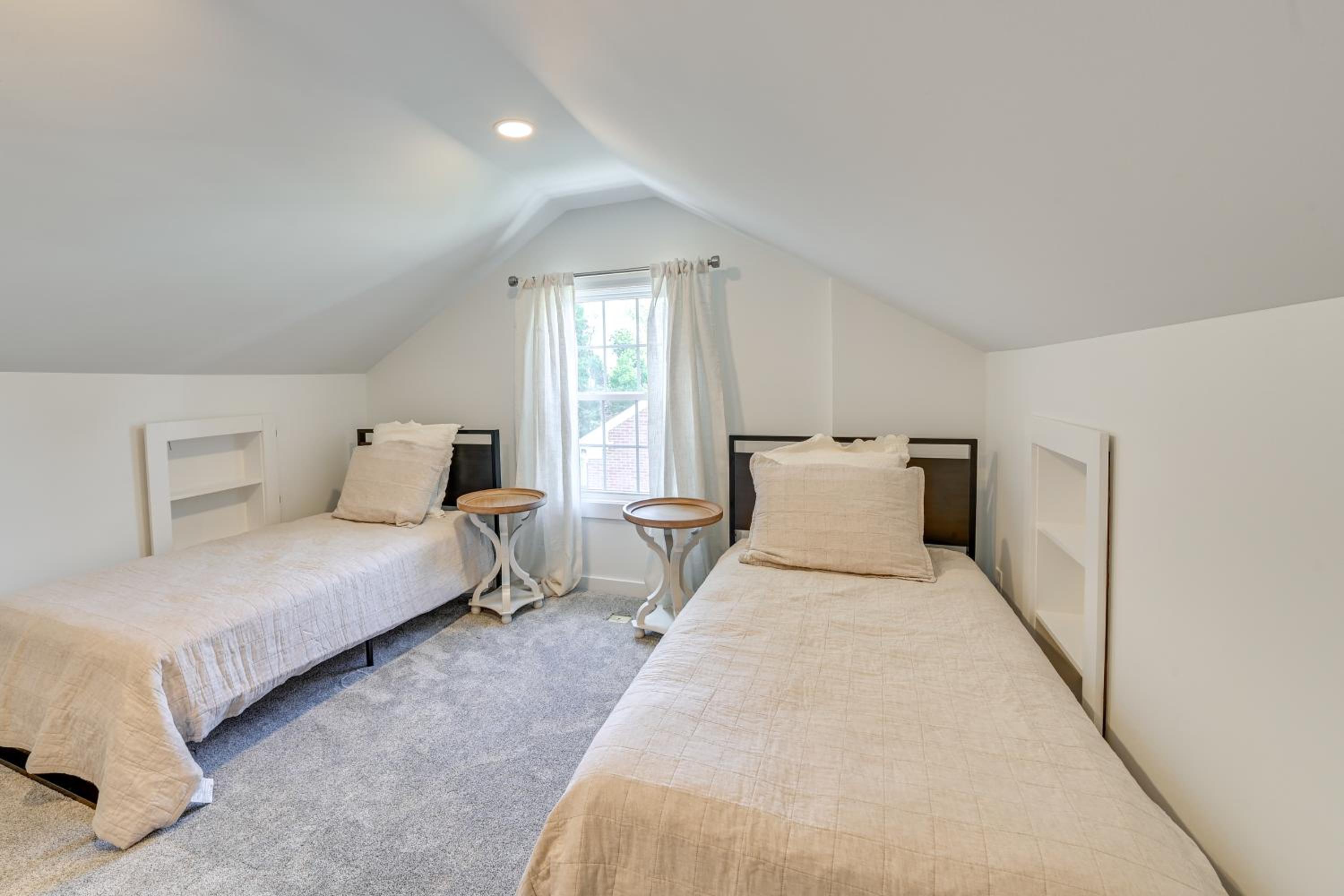3 Mi to Dtwn Updated Home with Hot Tub in Lexington