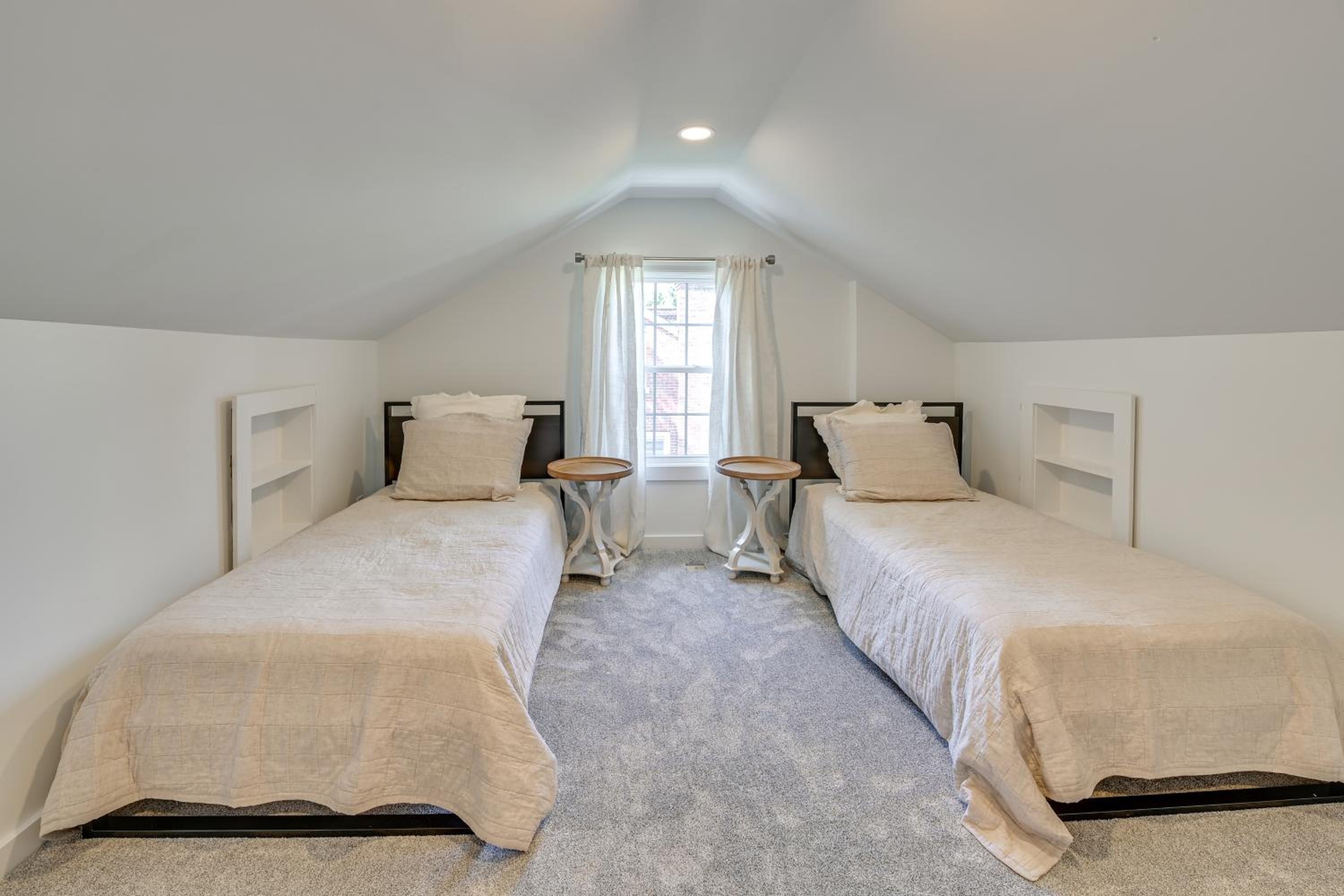 3 Mi to Dtwn Updated Home with Hot Tub in Lexington