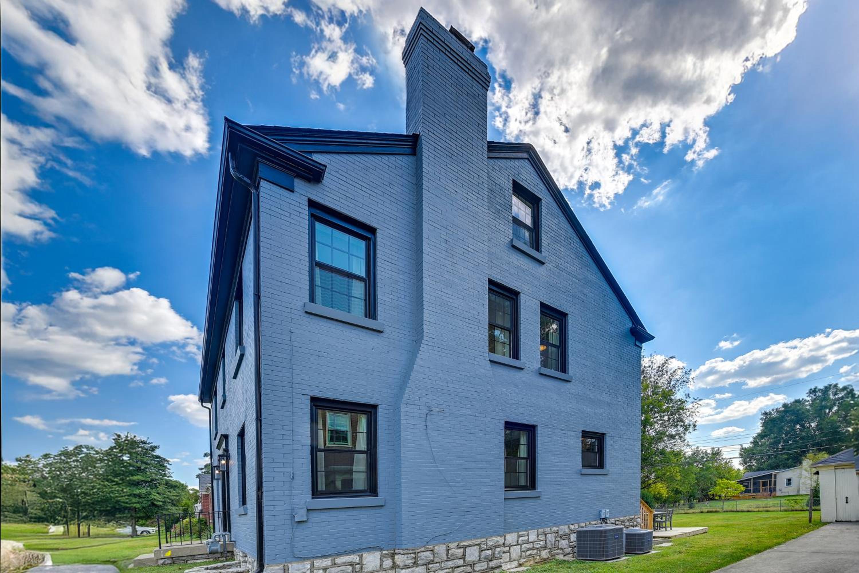 3 Mi to Dtwn Updated Home with Hot Tub in Lexington