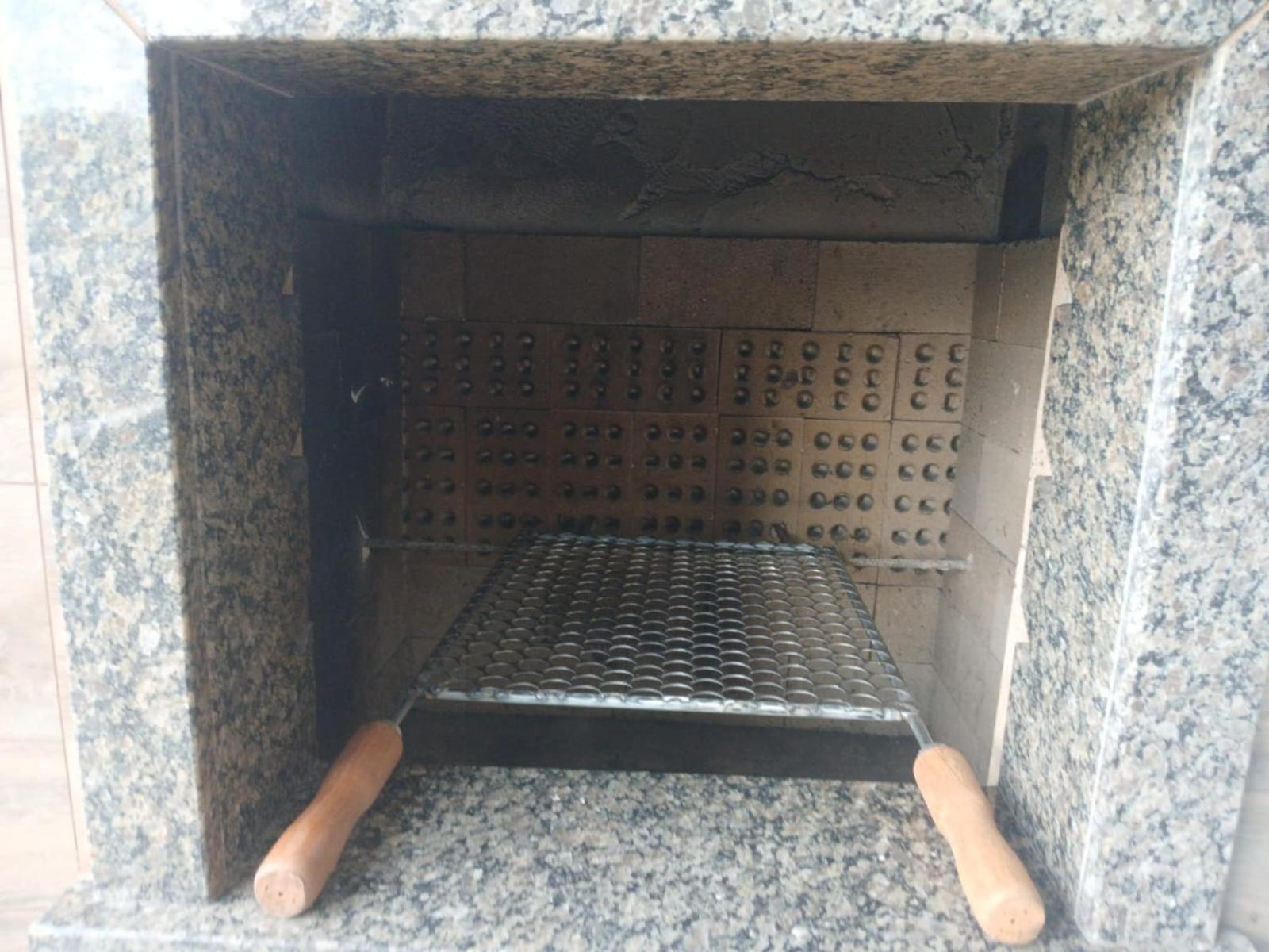 Ótima Localização, com suíte, Garagem coberta