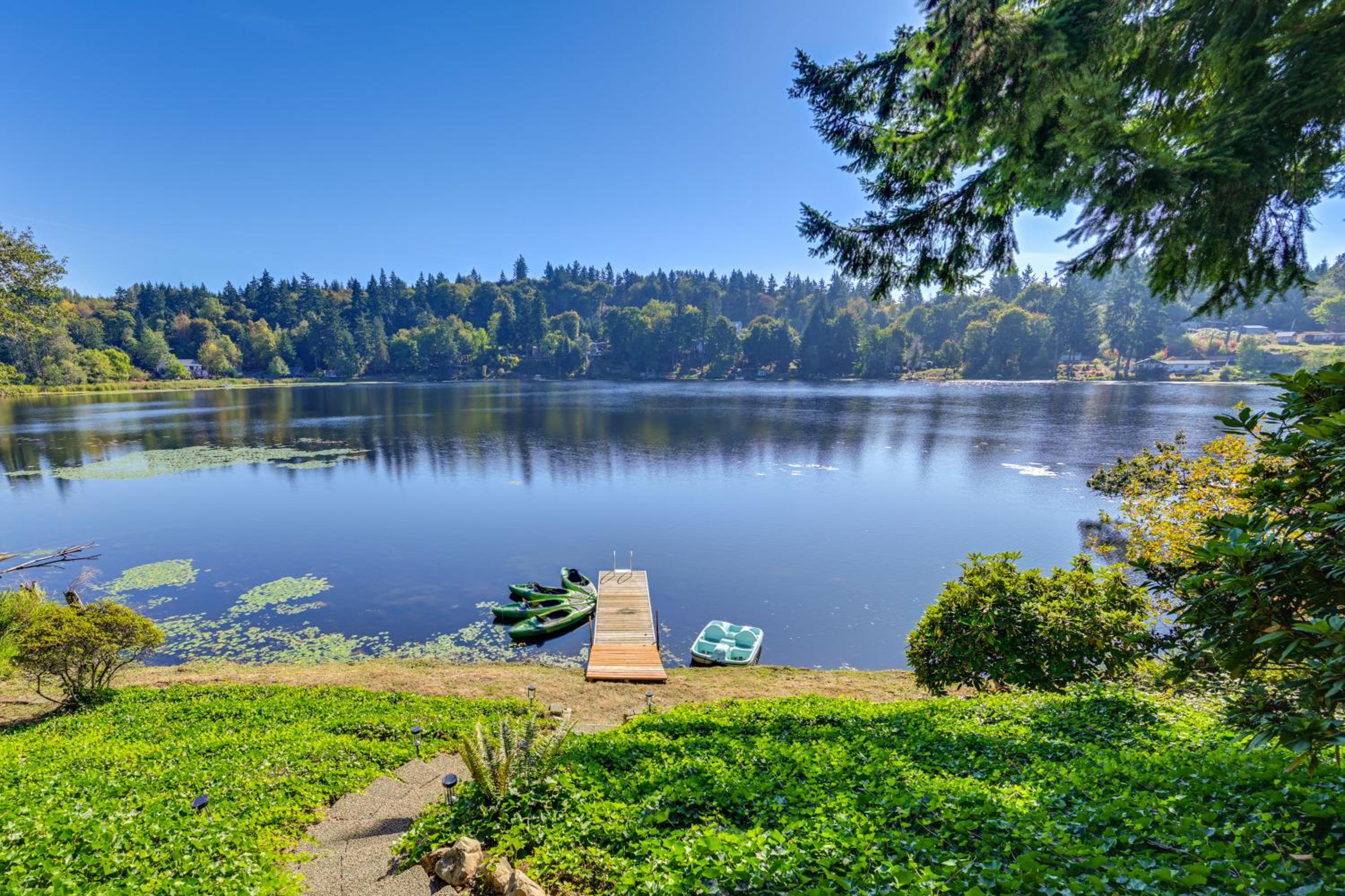 Private Dock and Fire Pit Lakefront Gem in Olympia