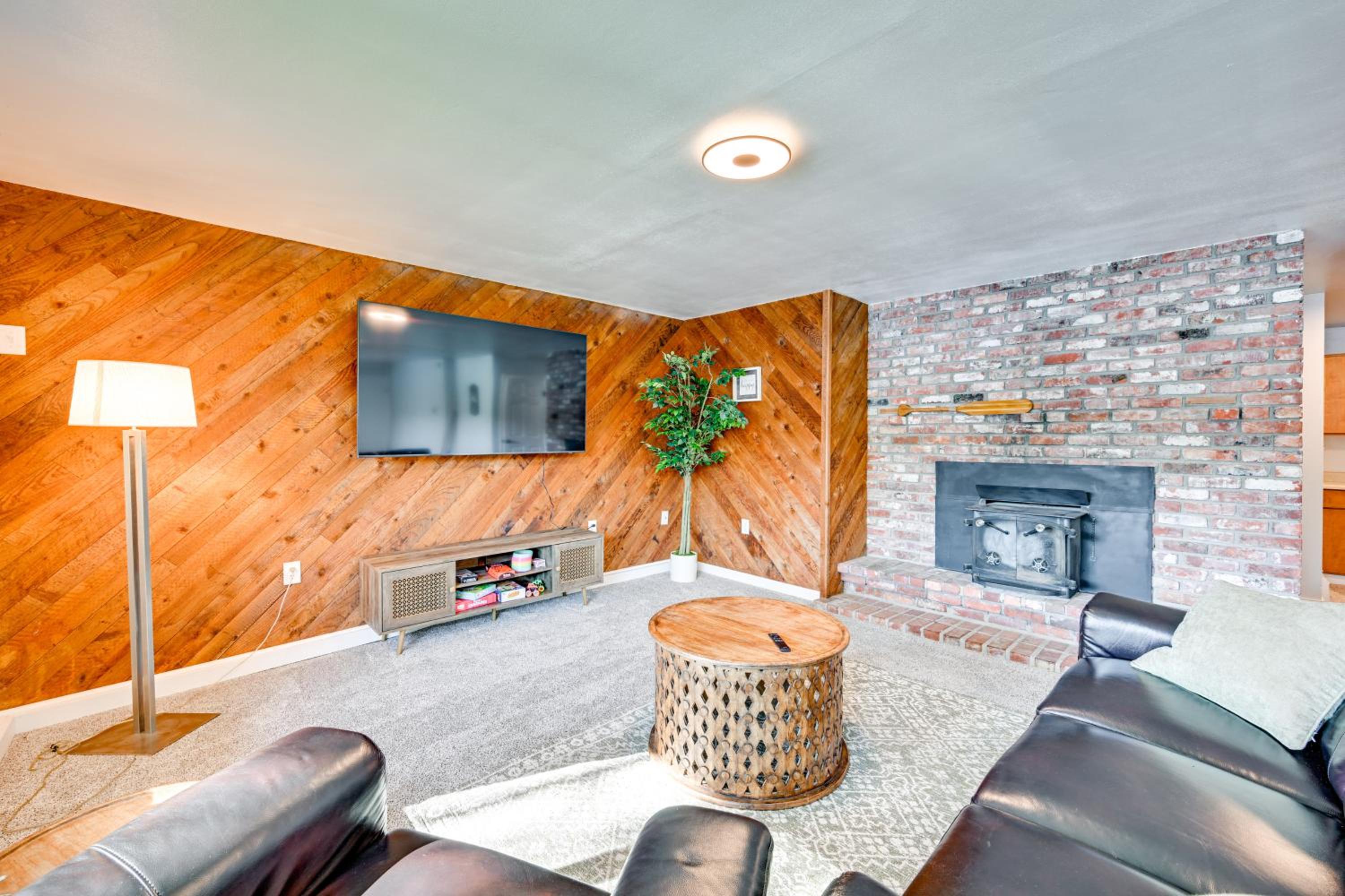 Private Dock and Fire Pit Lakefront Gem in Olympia