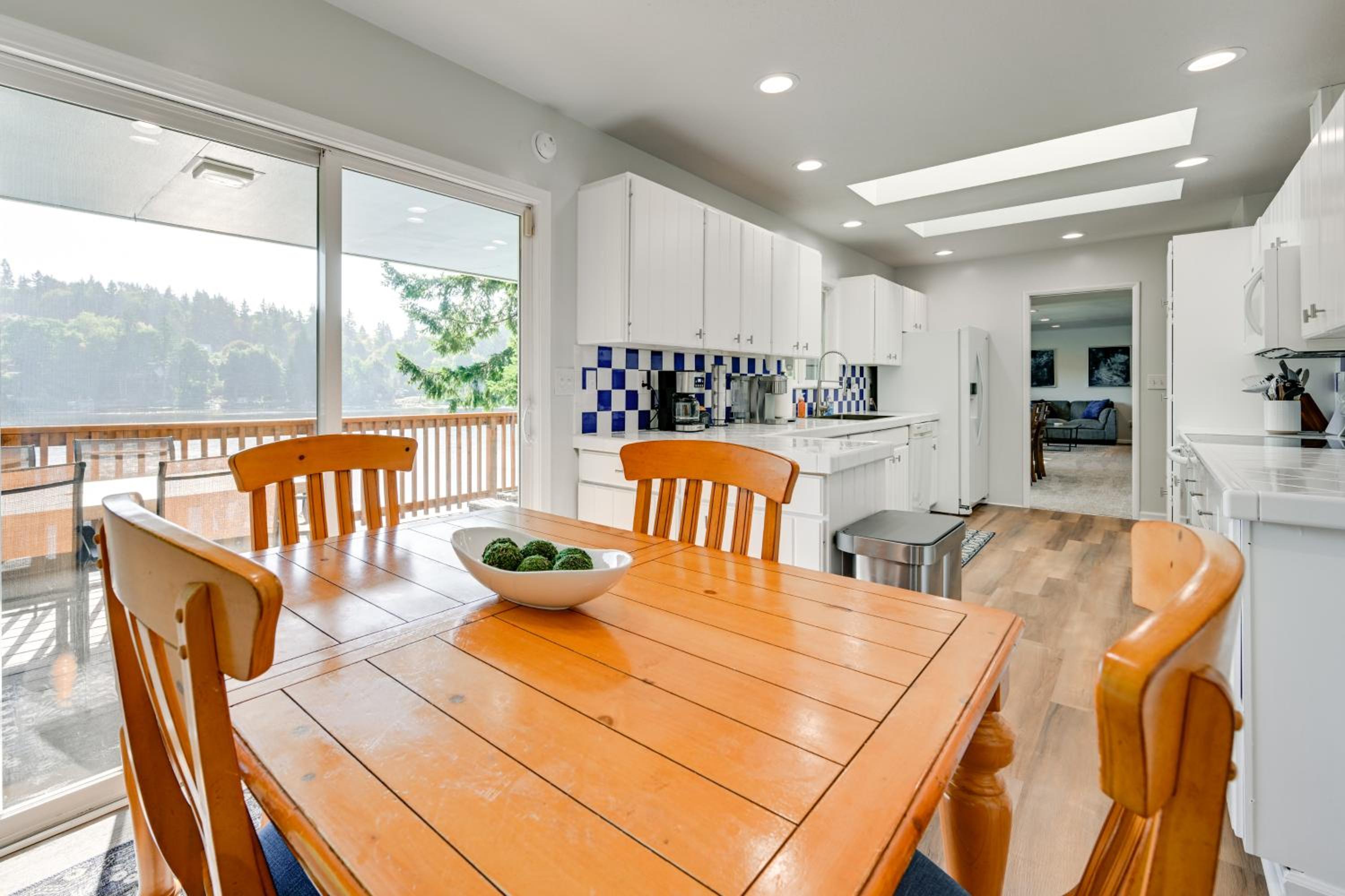 Private Dock and Fire Pit Lakefront Gem in Olympia