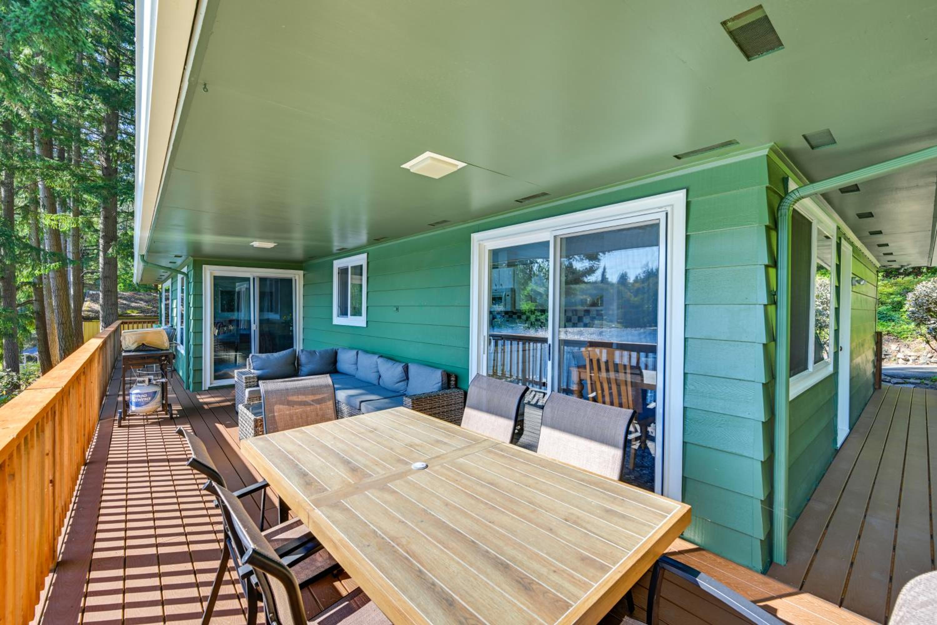Private Dock and Fire Pit Lakefront Gem in Olympia