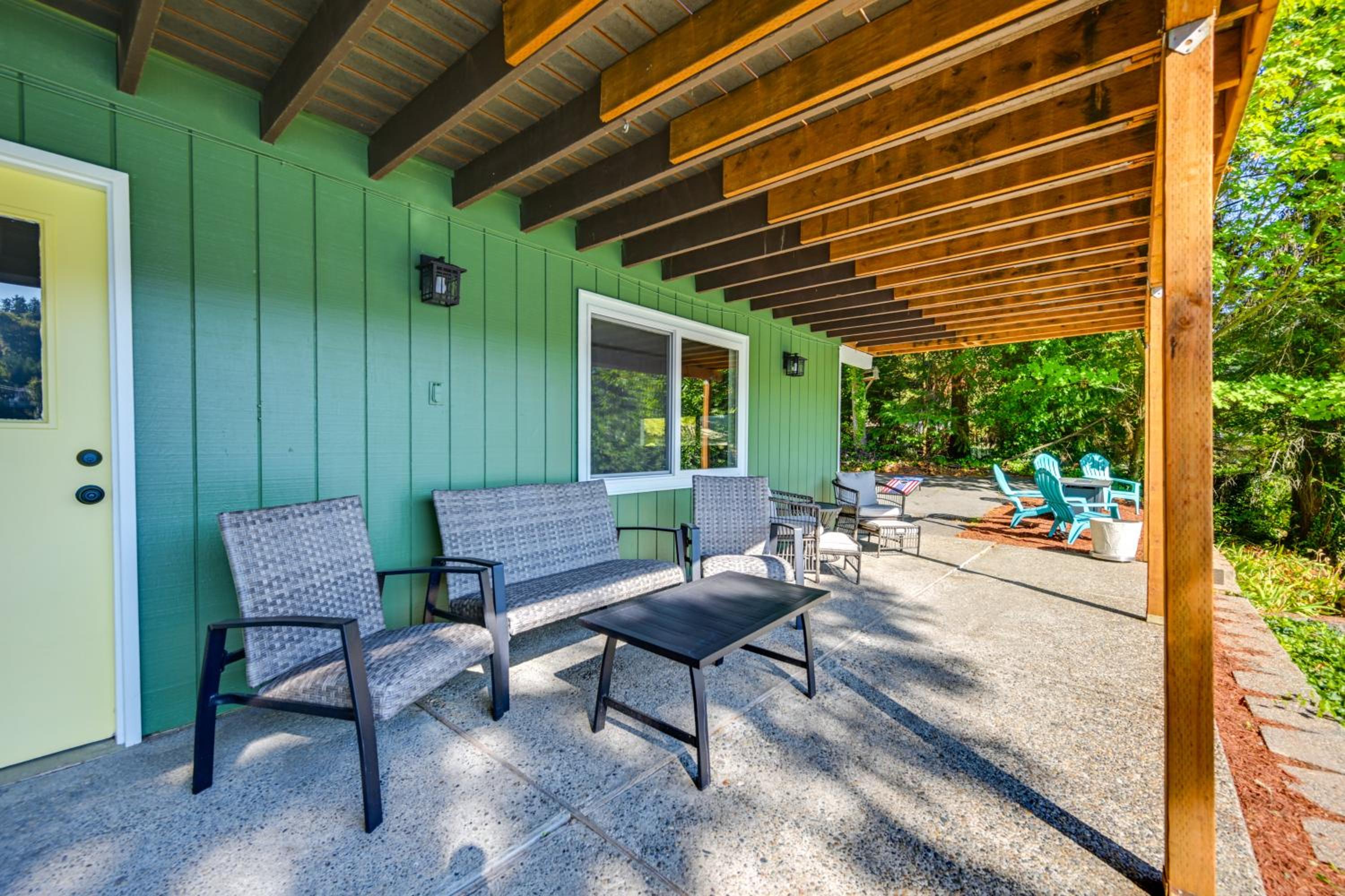 Private Dock and Fire Pit Lakefront Gem in Olympia