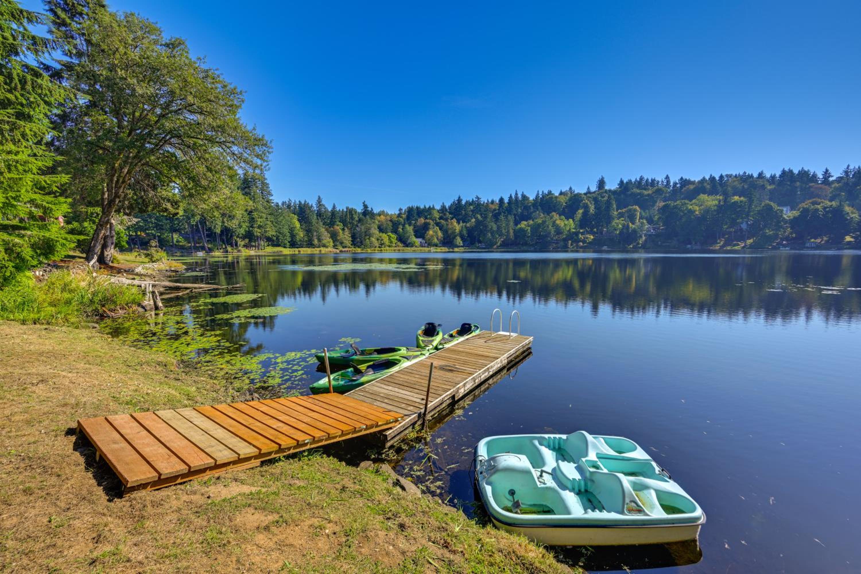 Private Dock and Fire Pit Lakefront Gem in Olympia