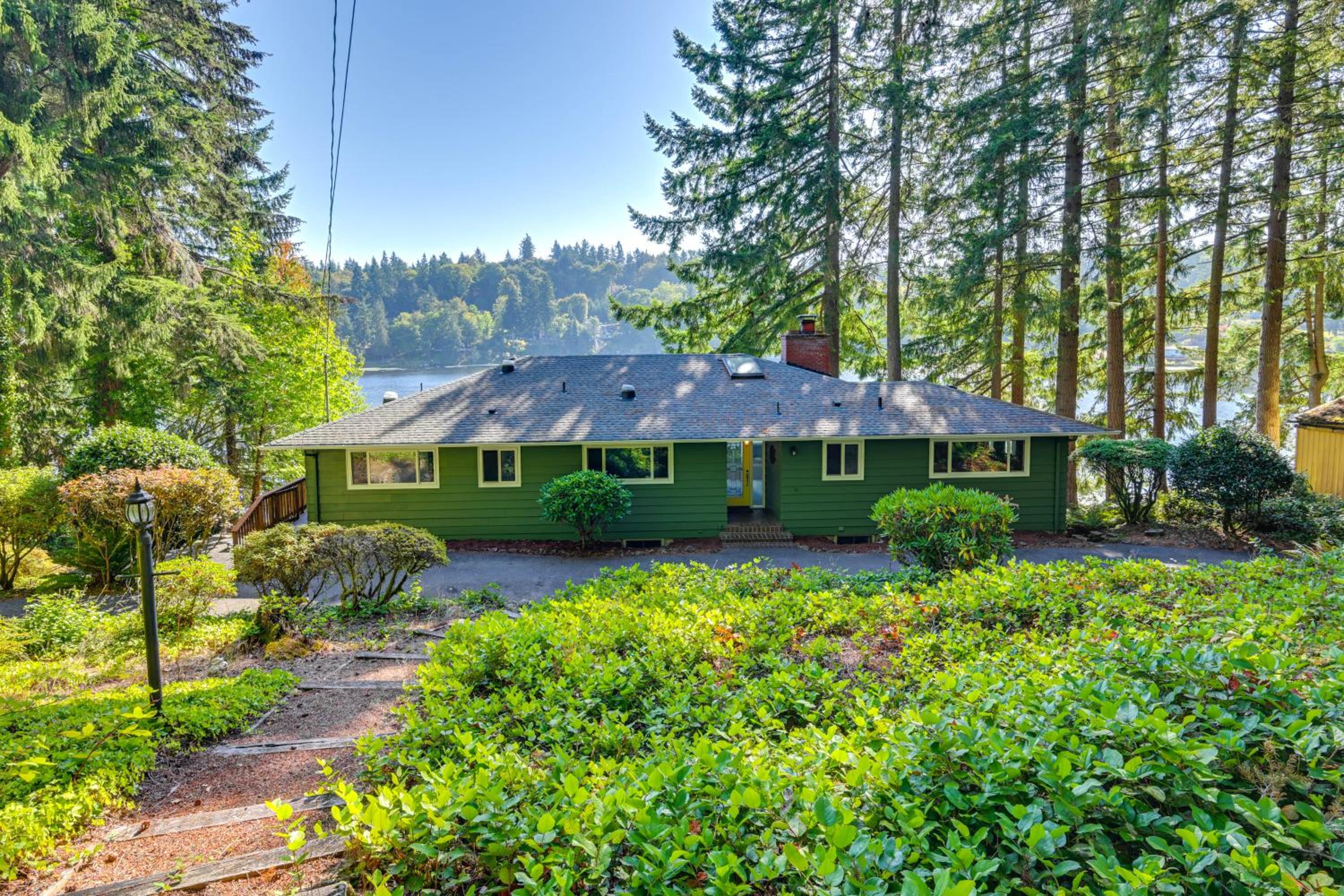 Private Dock and Fire Pit Lakefront Gem in Olympia