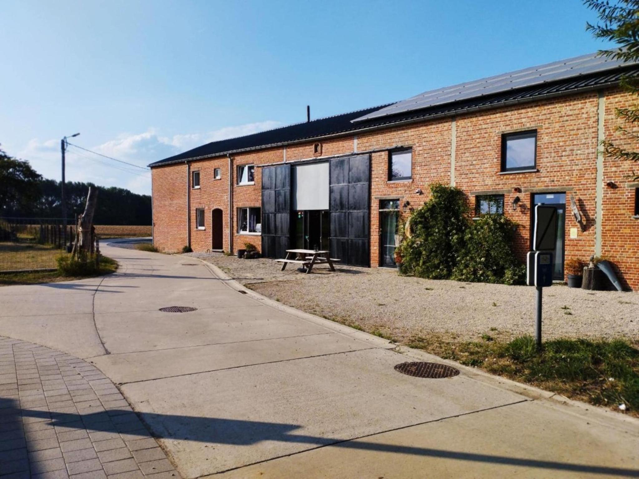 Single-storey holiday home in Heers