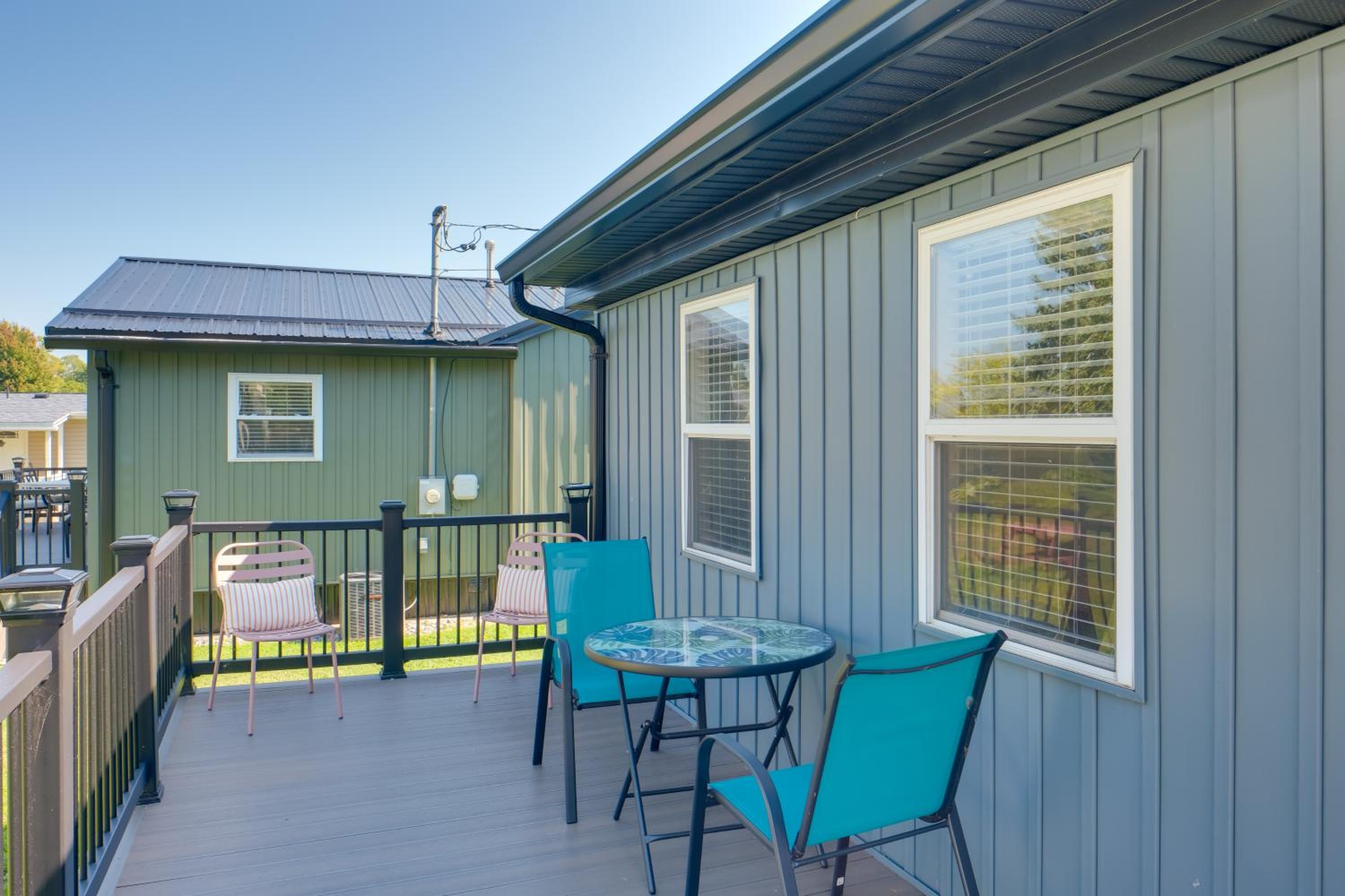 Blue Heron Walk to Kelso Beach! Pet-Friendly Gem