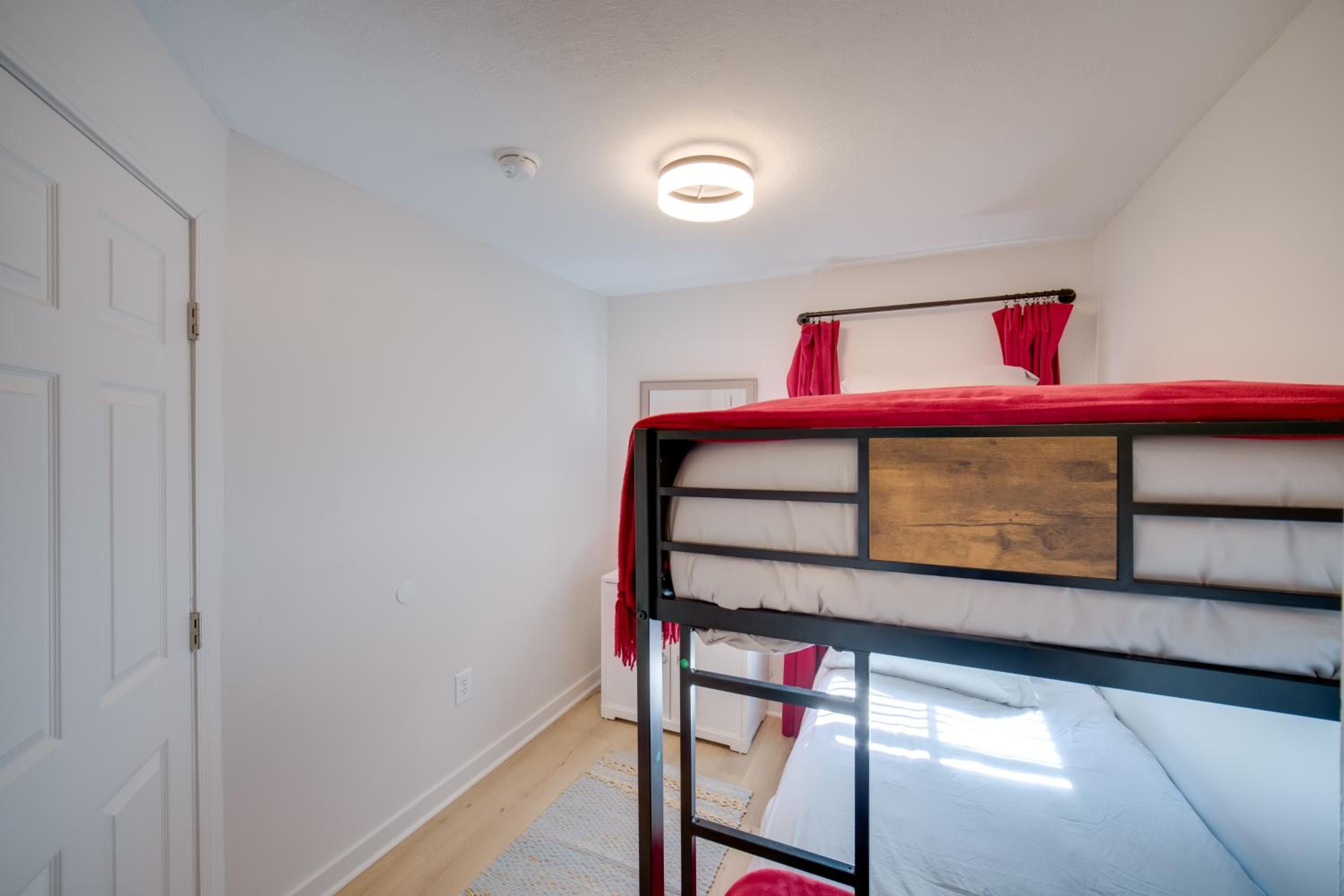 Wishin and Fishin Walkable Erie Home By the Beach!