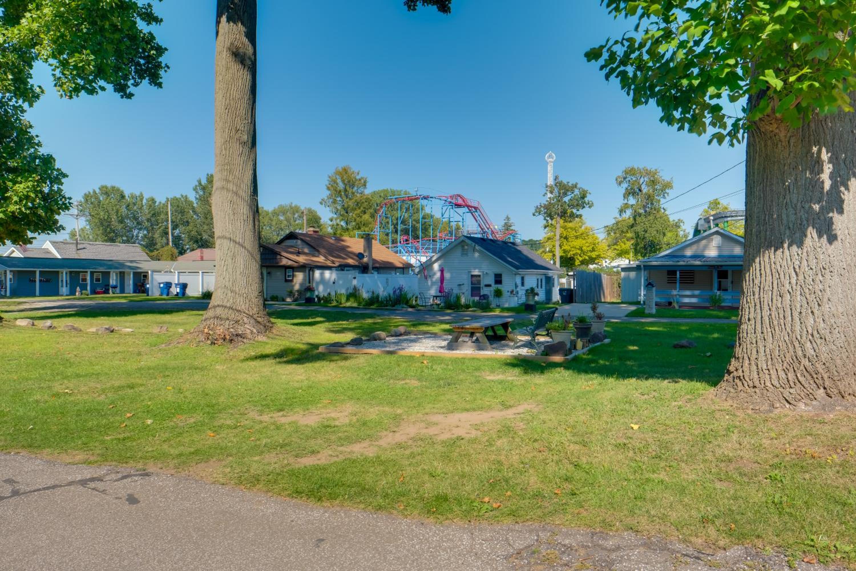 Wishin and Fishin Walkable Erie Home By the Beach!