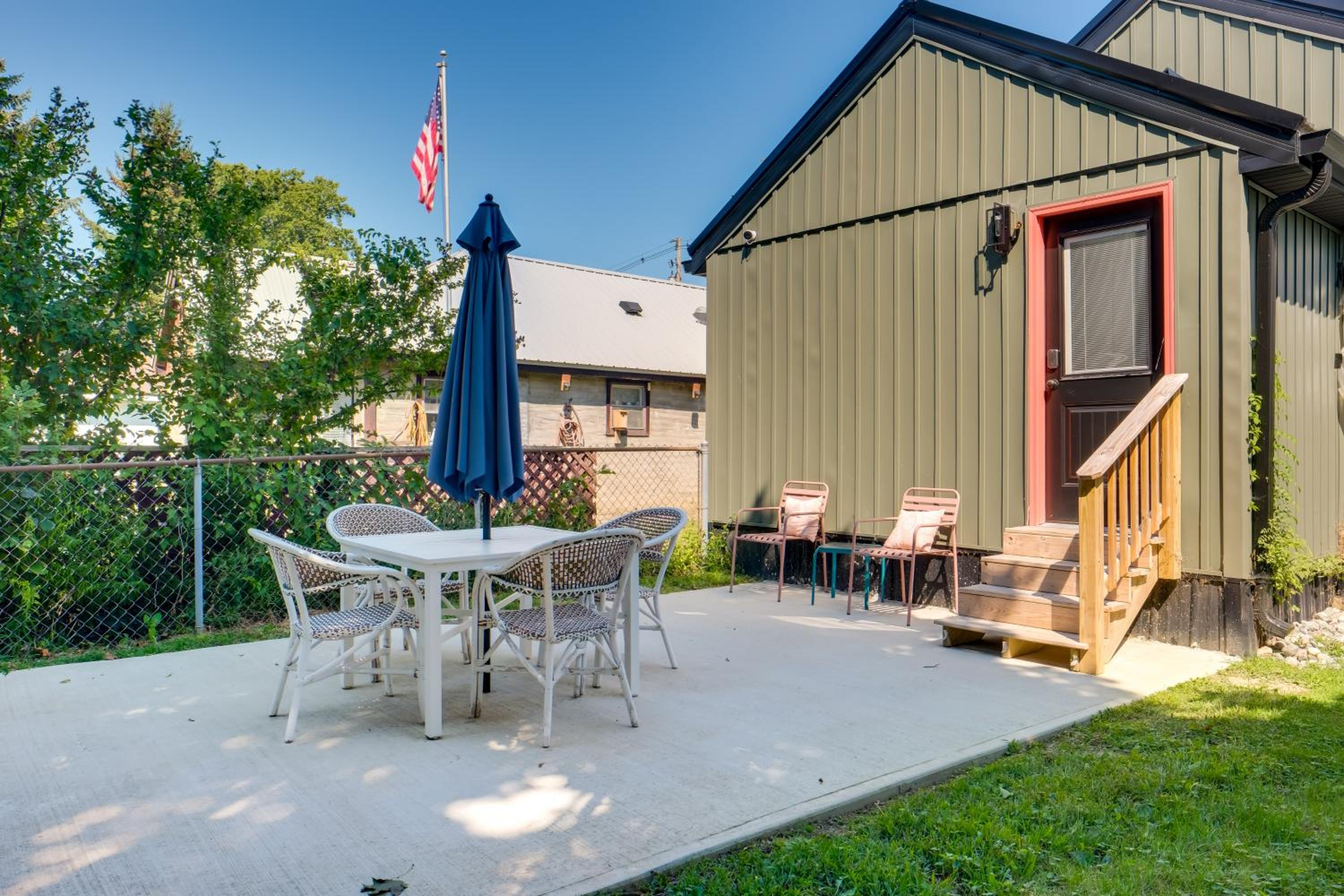 Zen Haven Lakefront Erie Home with Shore Access