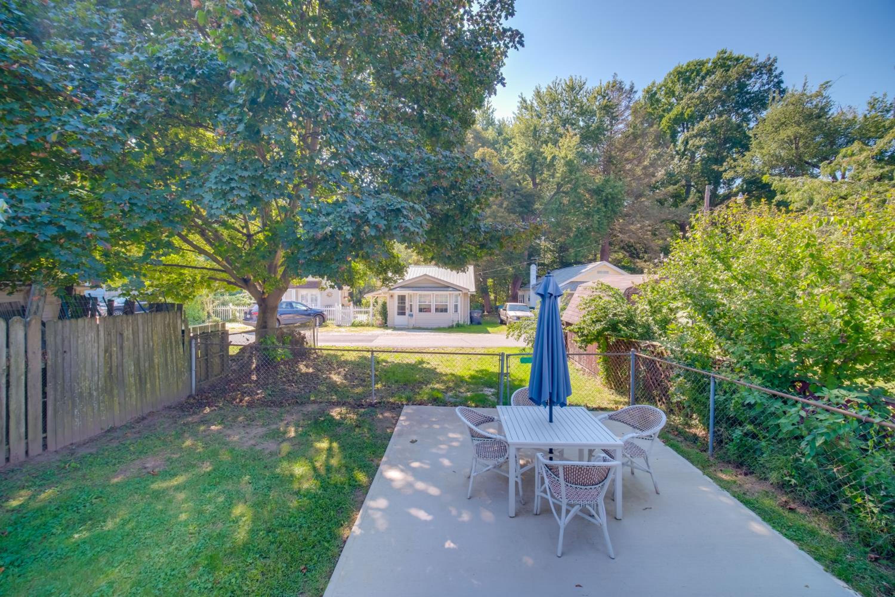 Zen Haven Lakefront Erie Home with Shore Access