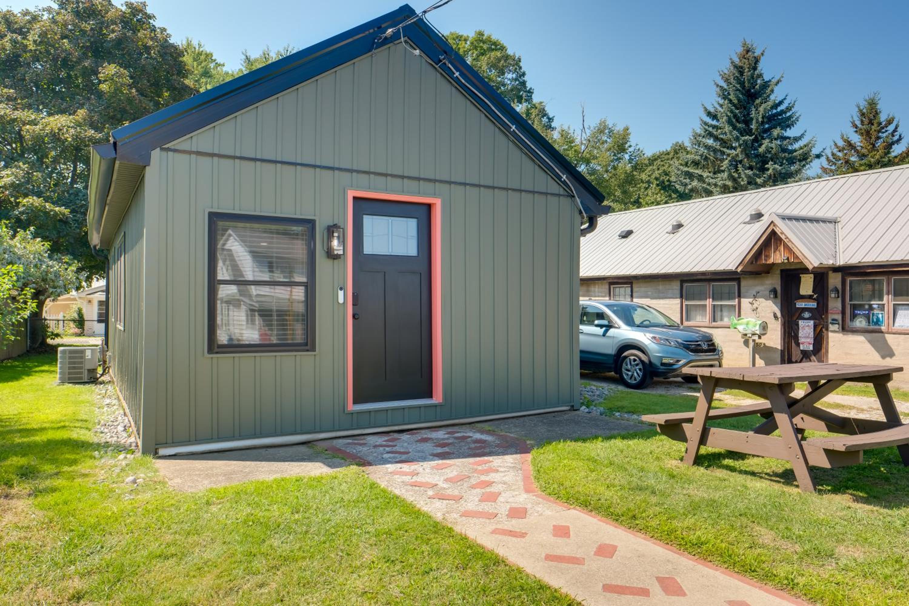 Zen Haven Lakefront Erie Home with Shore Access