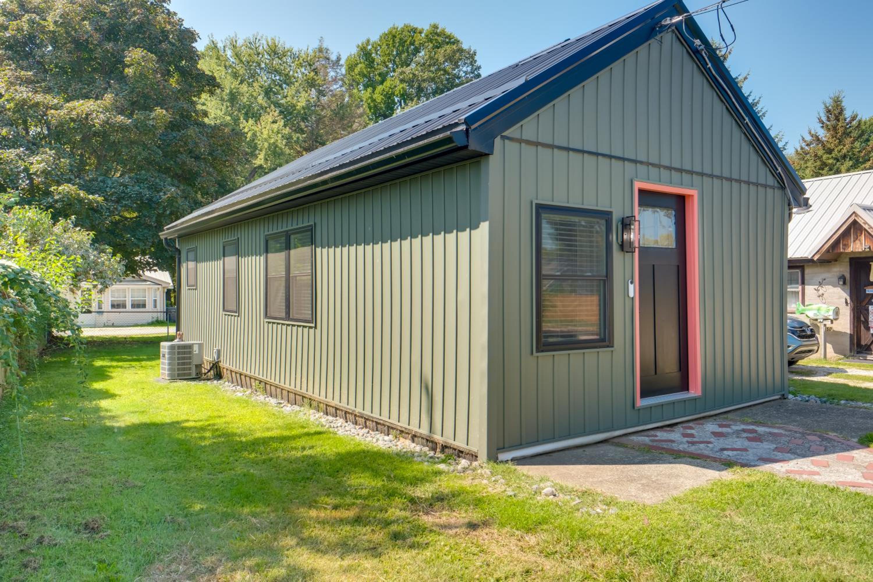 Zen Haven Lakefront Erie Home with Shore Access
