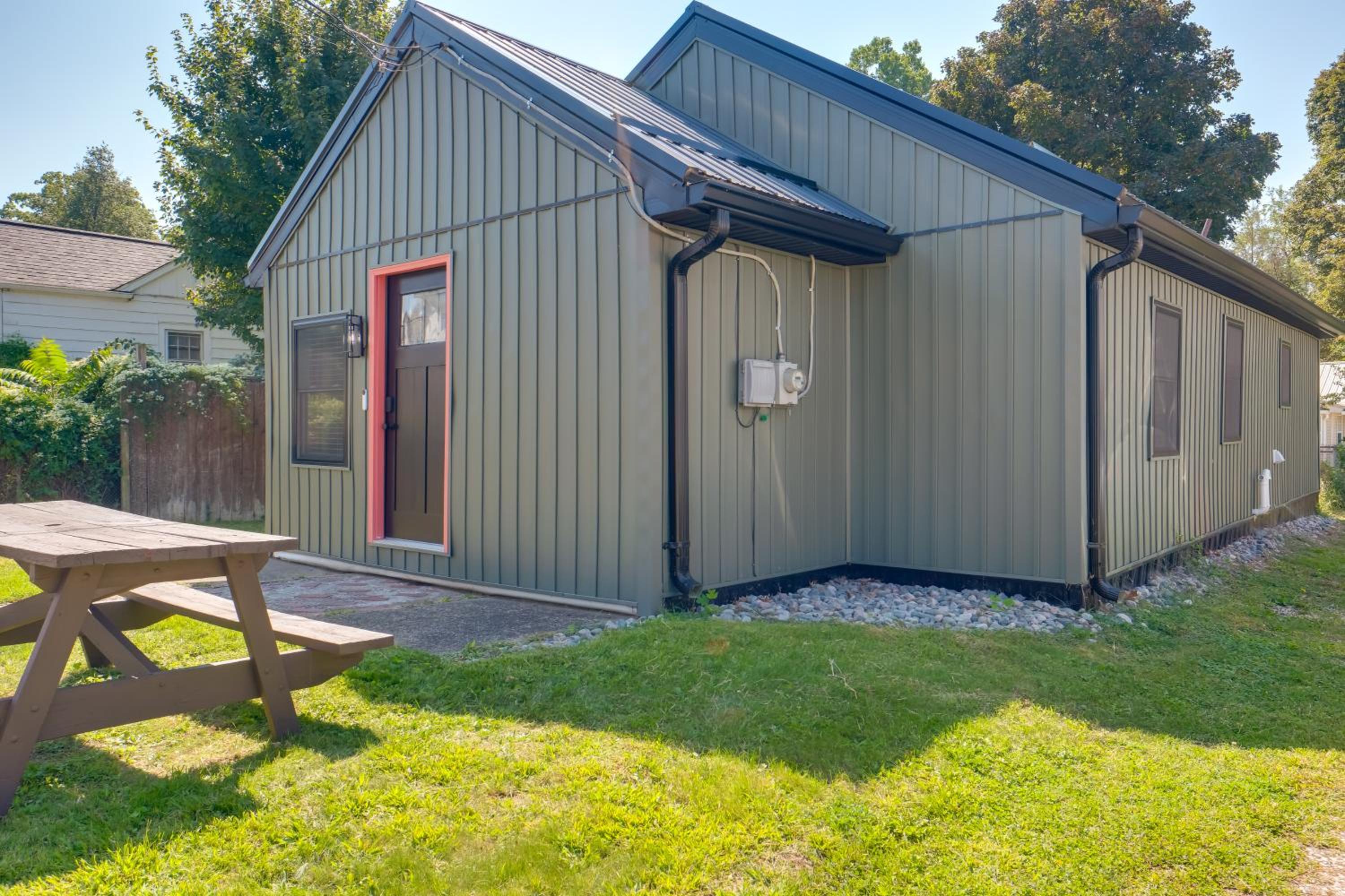 Zen Haven Lakefront Erie Home with Shore Access