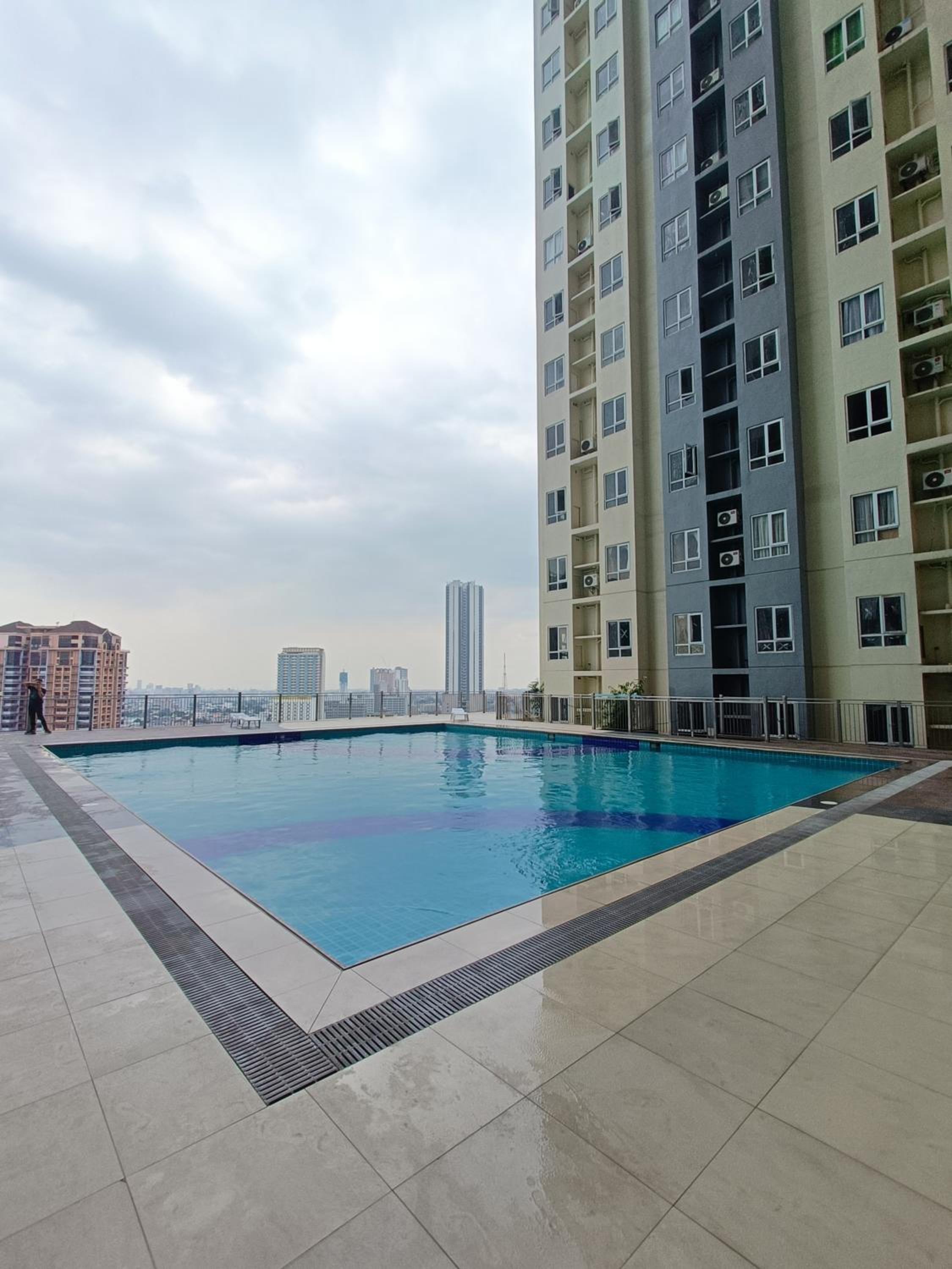 Vietnam Theme Kamuning MRT GMA 7 EDSA Veranda Pool Gym Netflix