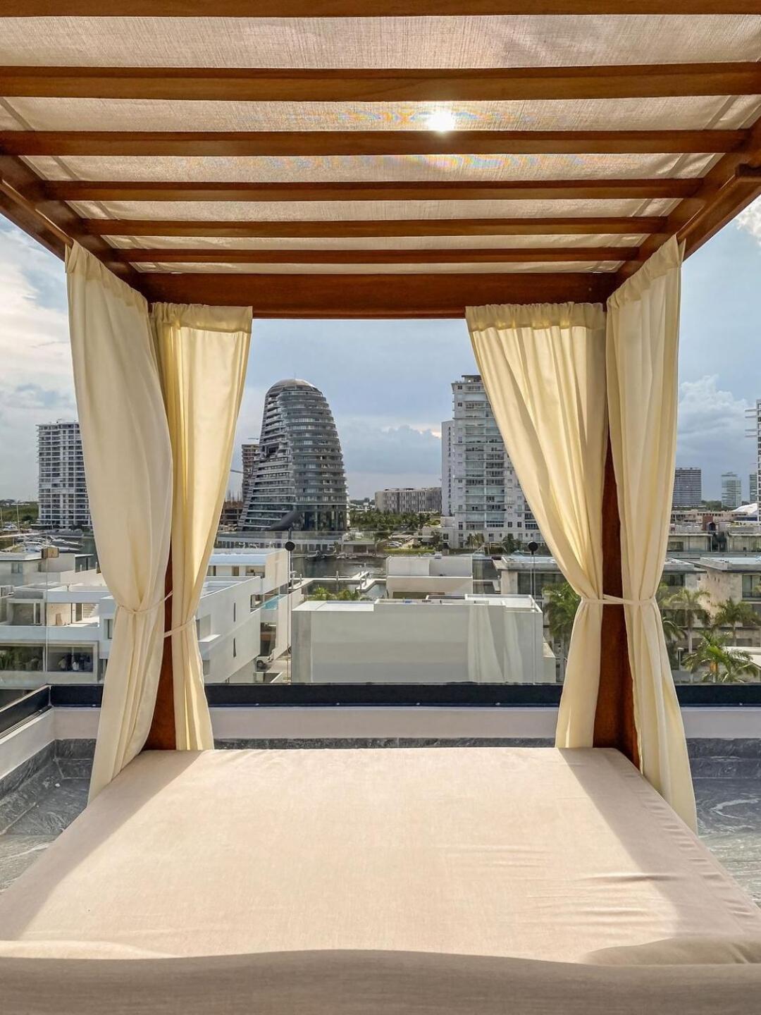 Luxury Retreat in Puerto Cancun with Rooftop Pool